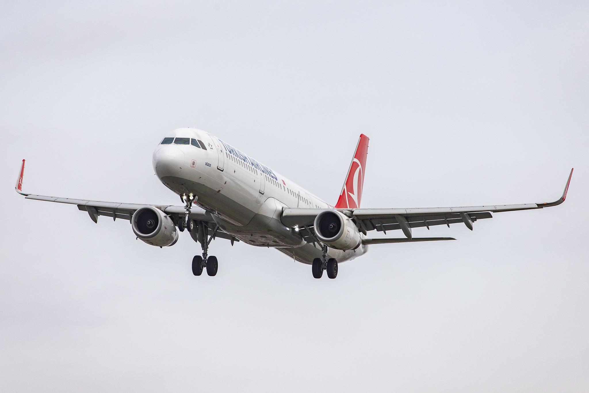London Heathrow Airport: Turkish Airlines (TK / THY) |  Airbus A321-231 A321 | TC-JSS | MSN 6657