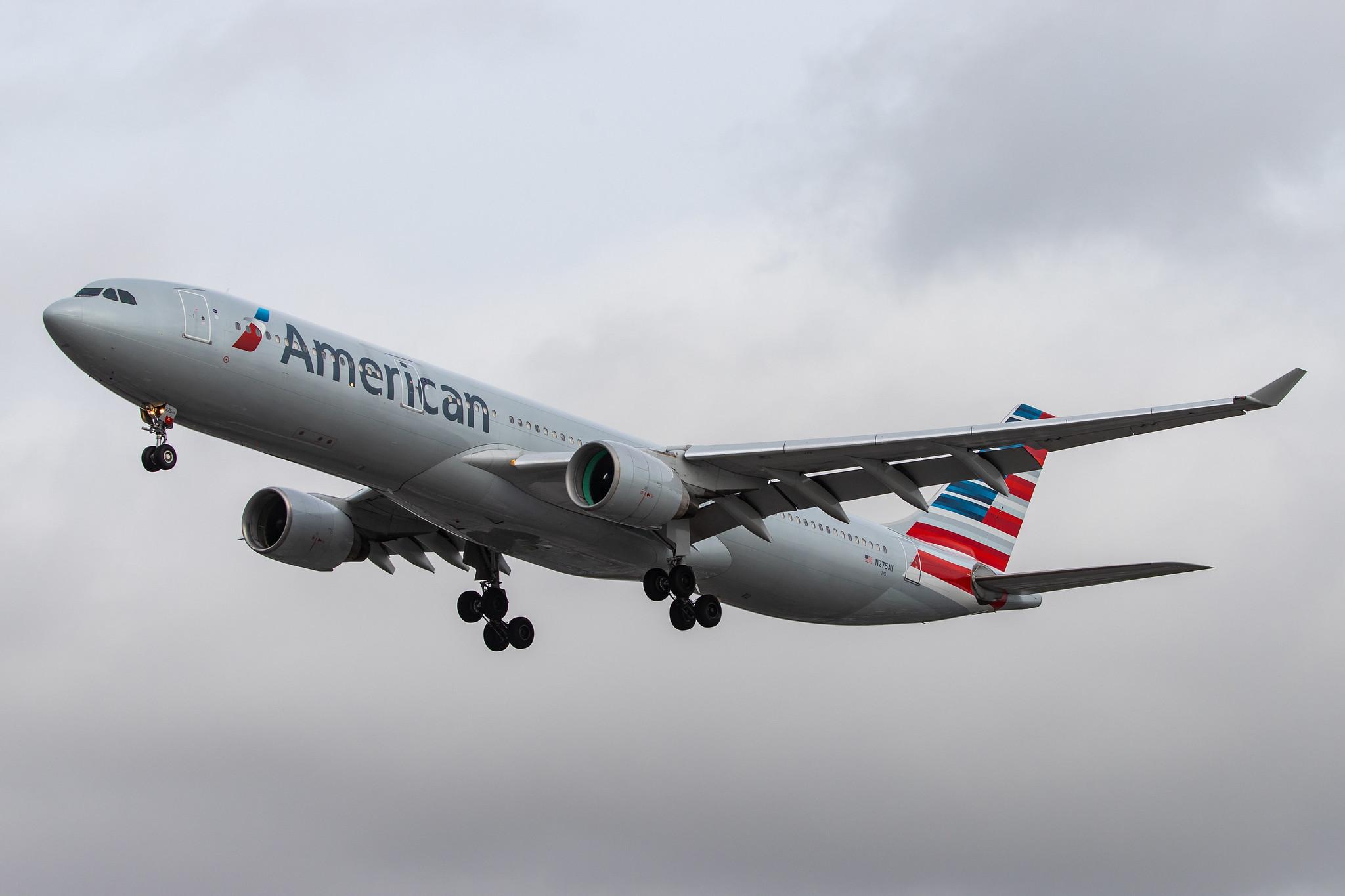 London Heathrow Airport: American Airlines (AA / AAL) |  Airbus A330-323 A333 | N275AY | MSN 0370