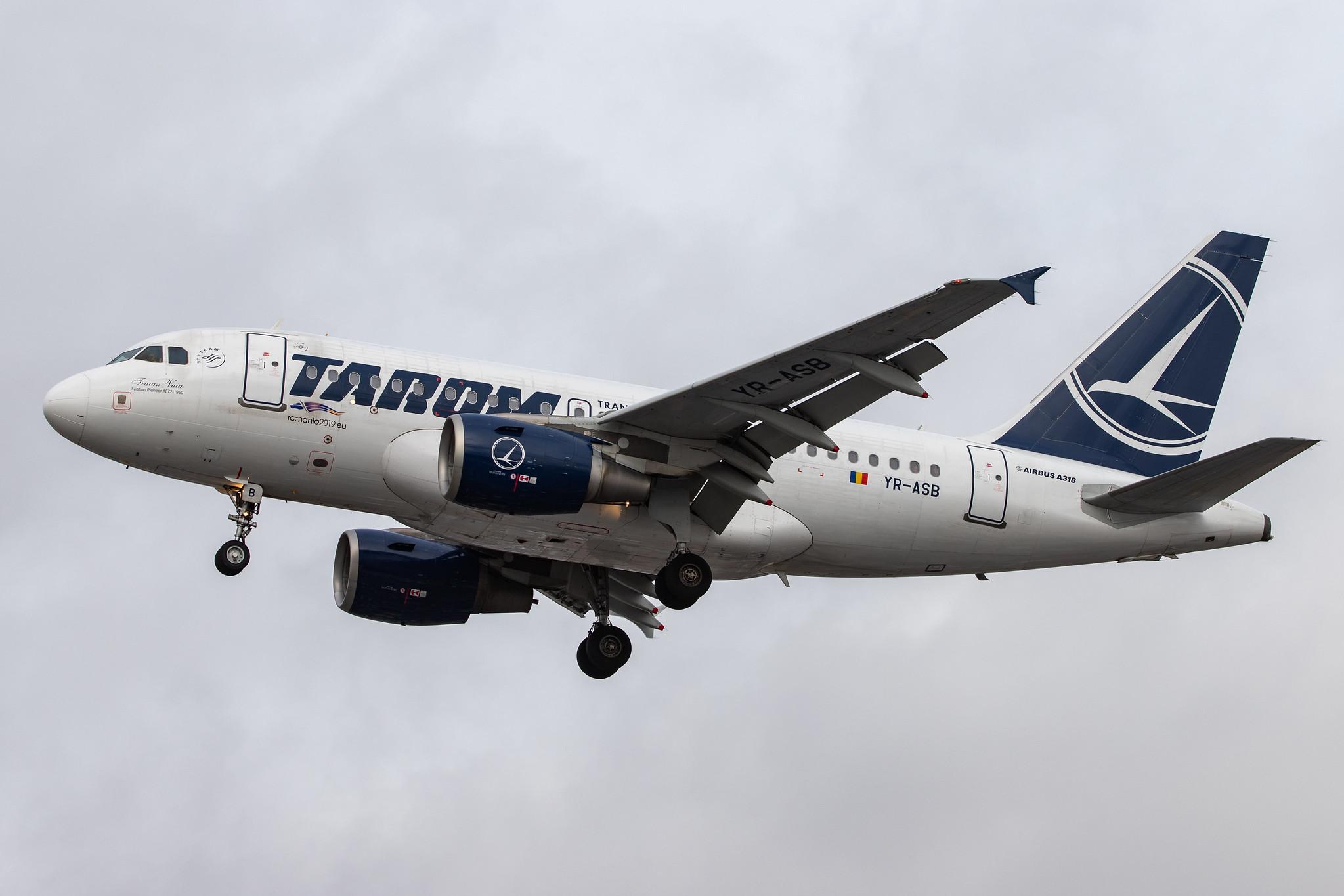London Heathrow Airport: Tarom (RO / ROT) |  Airbus A318-111 A318 | YR-ASB | MSN 2955