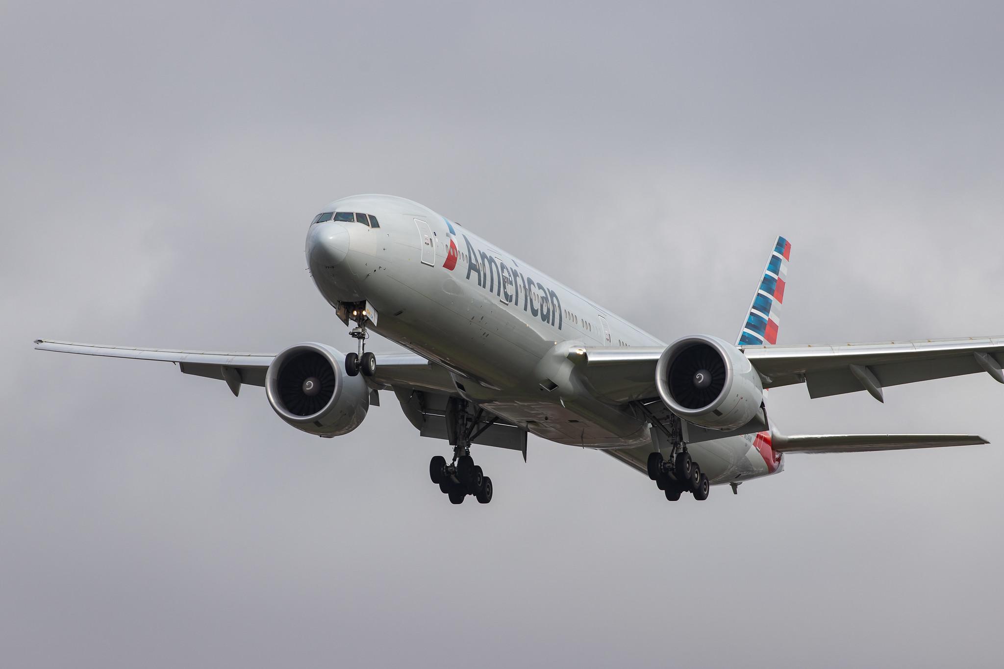 London Heathrow Airport: American Airlines (AA / AAL) |  Boeing 777-323(ER) B77W | N724AN | MSN 31548