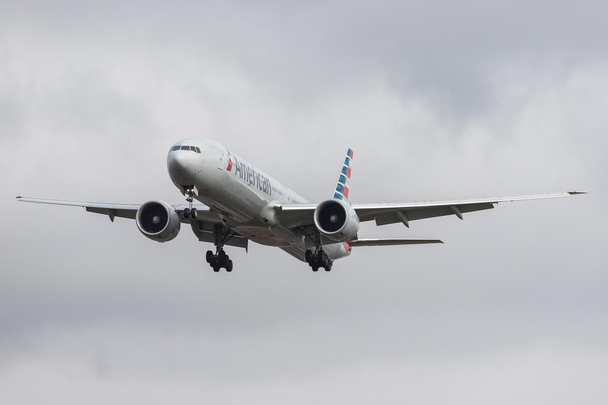London Heathrow Airport: American Airlines (AA / AAL) |  Boeing 777-323(ER) B77W | N724AN | MSN 31548