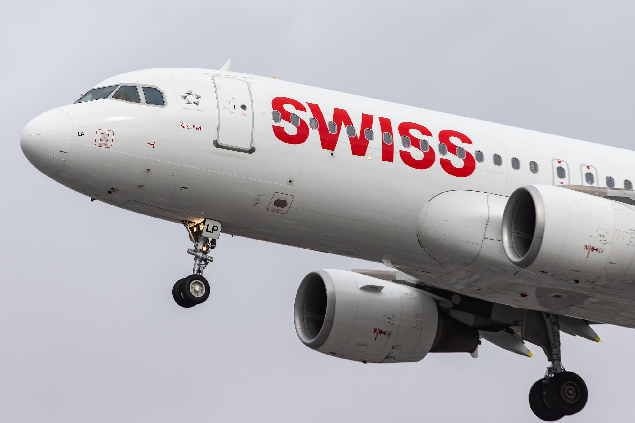 London Heathrow Airport: Swiss (LX / SWR) |  Airbus A320-214 A320 | HB-JLP | MSN 4618