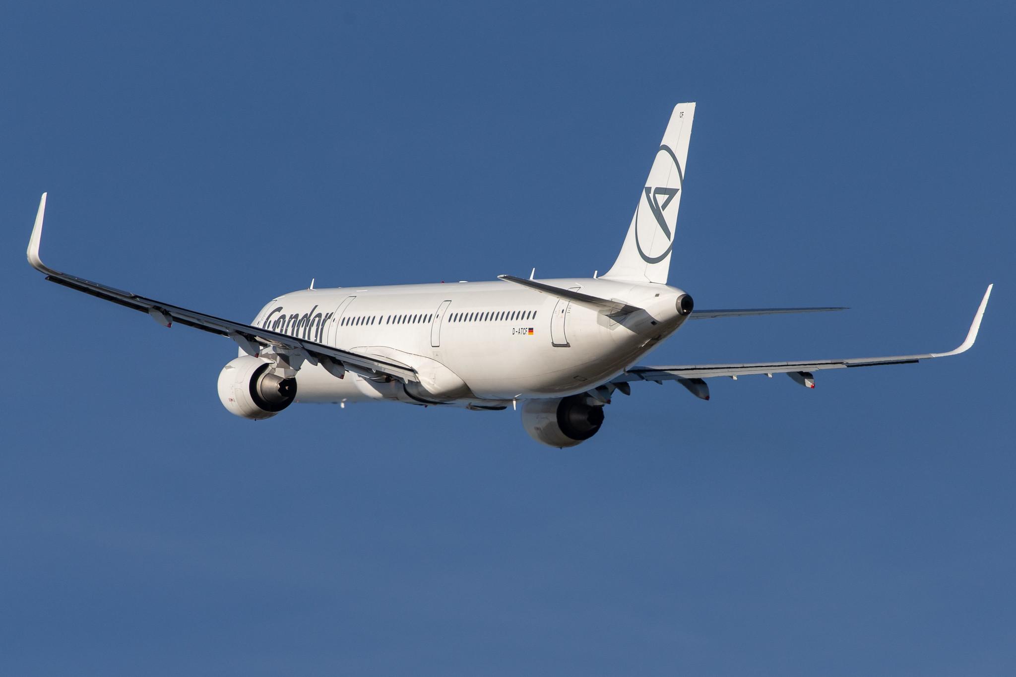 Hamburg Airport: Condor (DE / CFG) |  Airbus A321-211 A321 | D-ATCF | MSN 5843