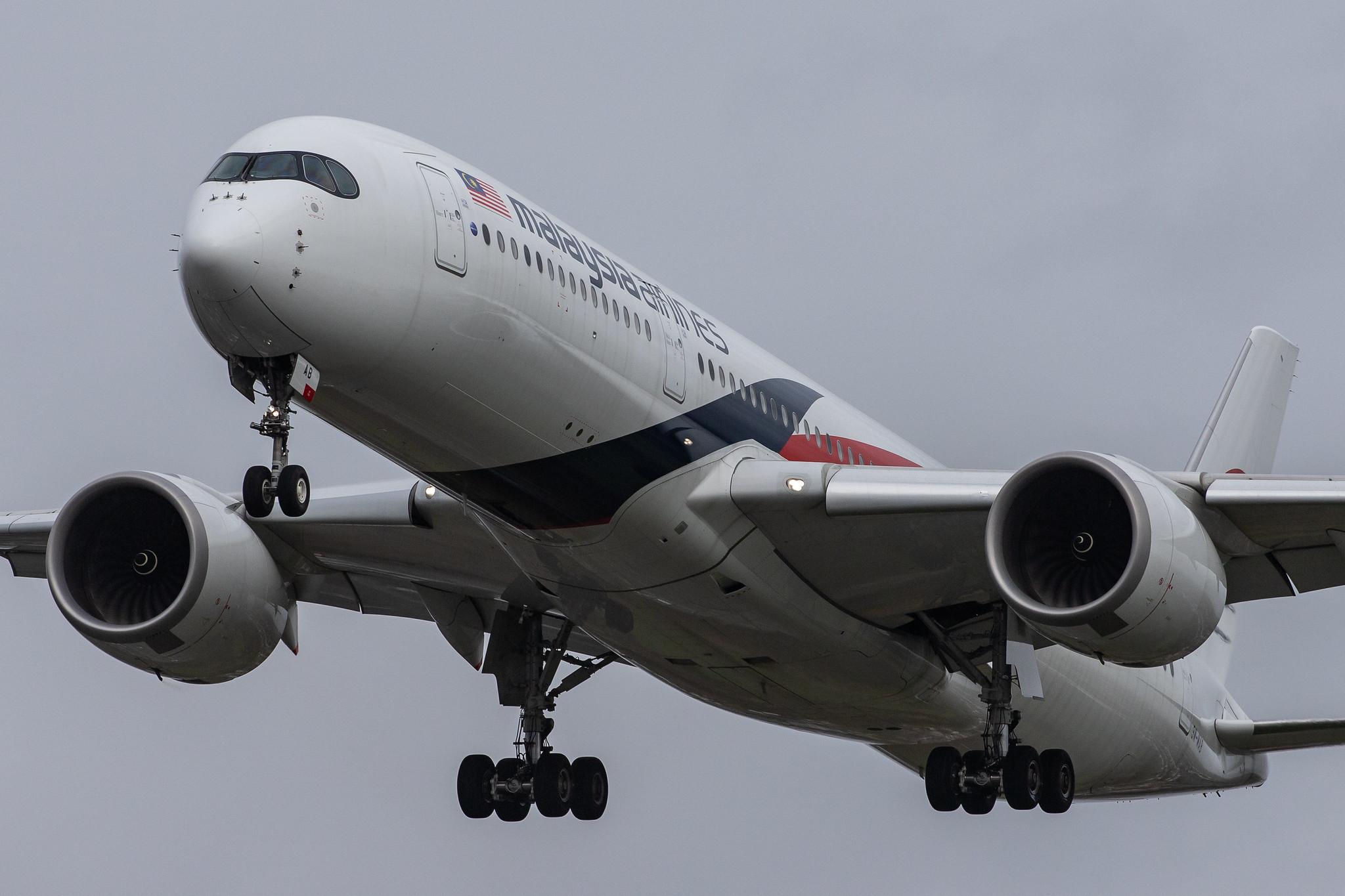 London Heathrow Airport: Malaysia Airlines (MH / MAS) |  Airbus A350-941 A359 | 9M-MAB | MSN 159