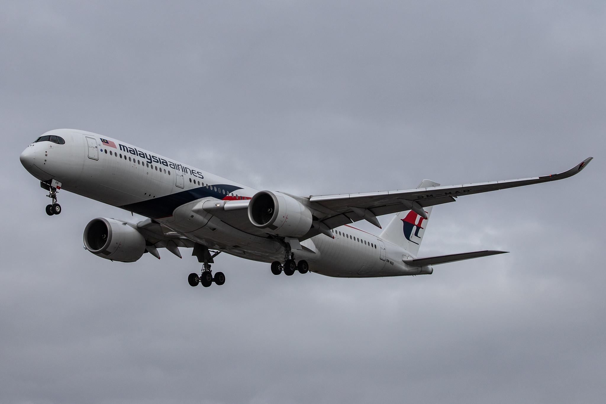 London Heathrow Airport: Malaysia Airlines (MH / MAS) |  Airbus A350-941 A359 | 9M-MAB | MSN 159