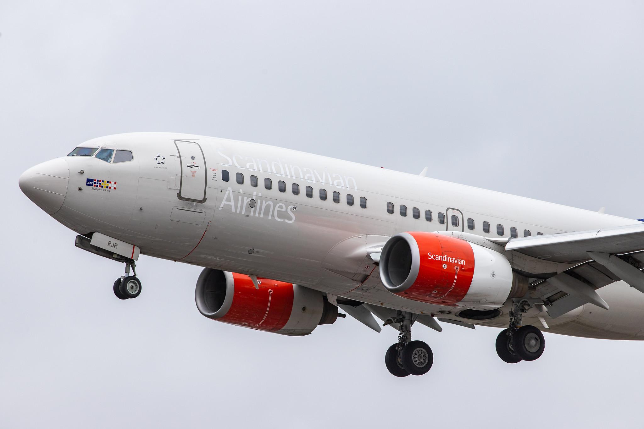 London Heathrow Airport: SAS (SK / SAS) |  Boeing 737-76N B737 | SE-RJR | MSN 33420