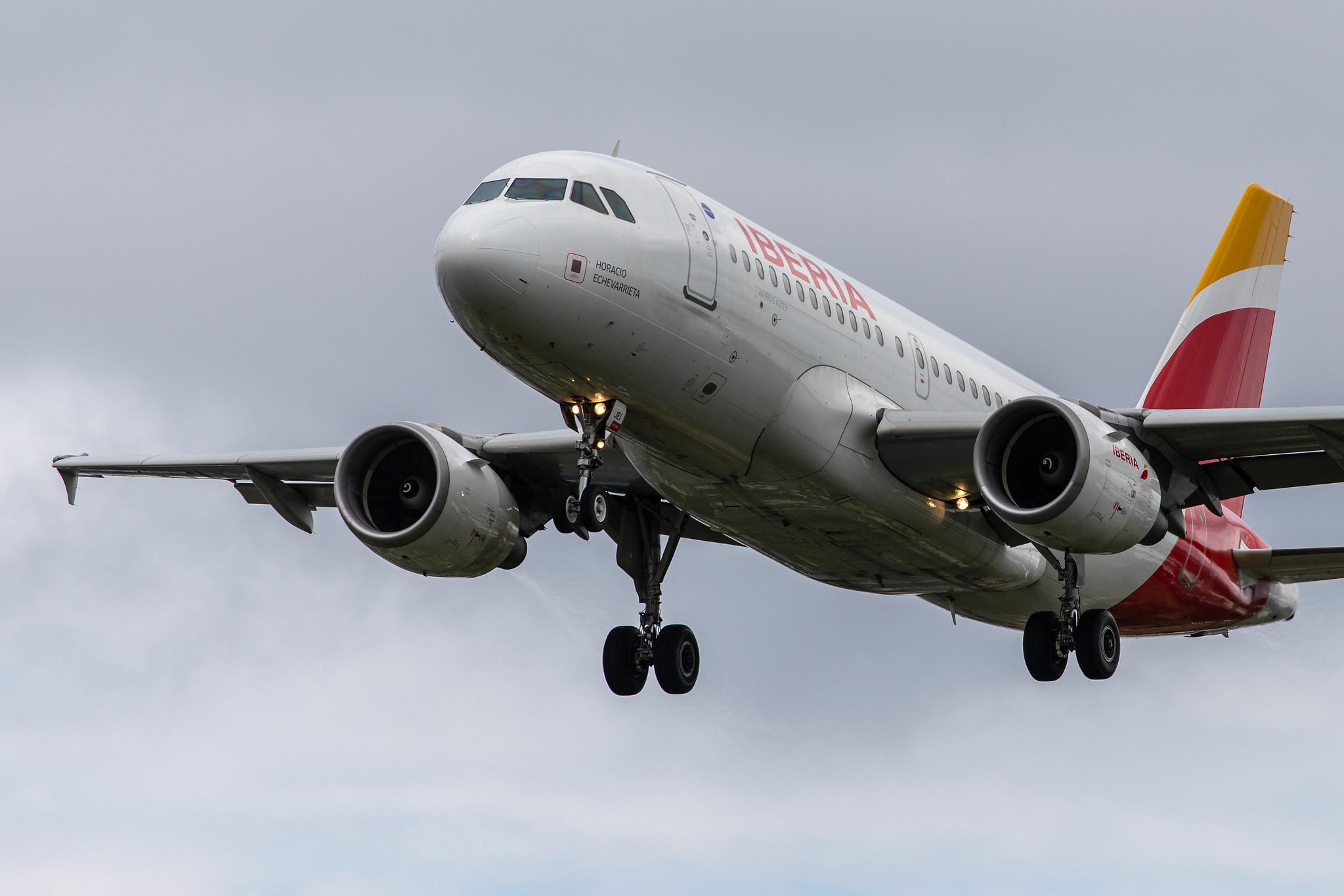 London Heathrow Airport: Iberia (IB / IBE) |  Airbus A319-111 A319 | EC-JEI | MSN 2311