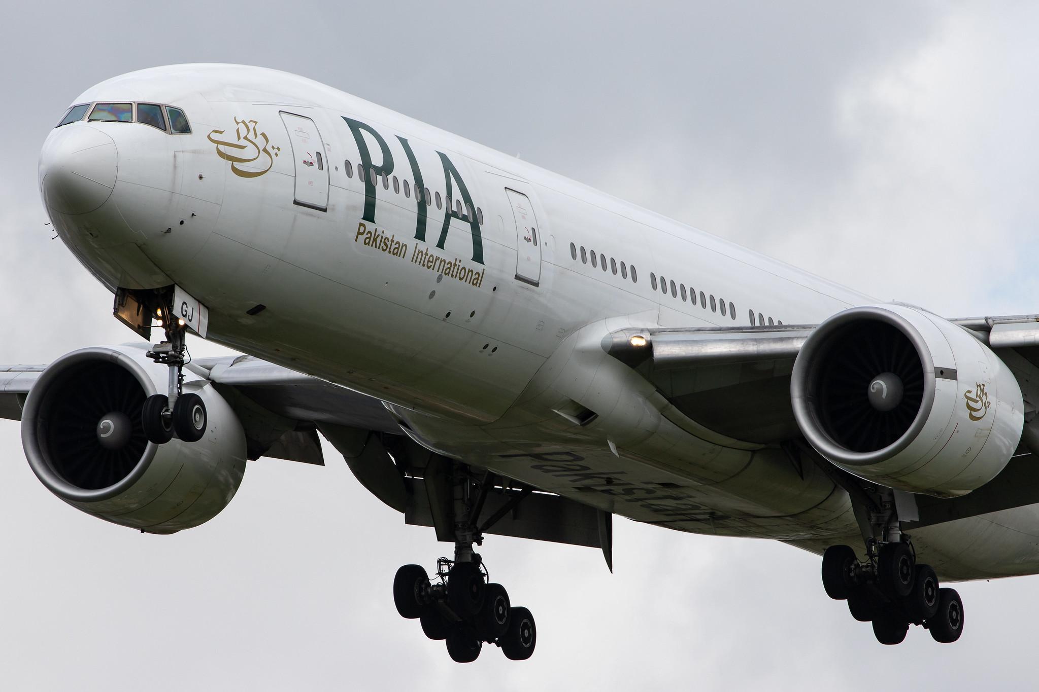 London Heathrow Airport: Pakistan International Airlines (PK / PIA) |  Boeing 777-240(ER) B772 | AP-BGJ | MSN 33775