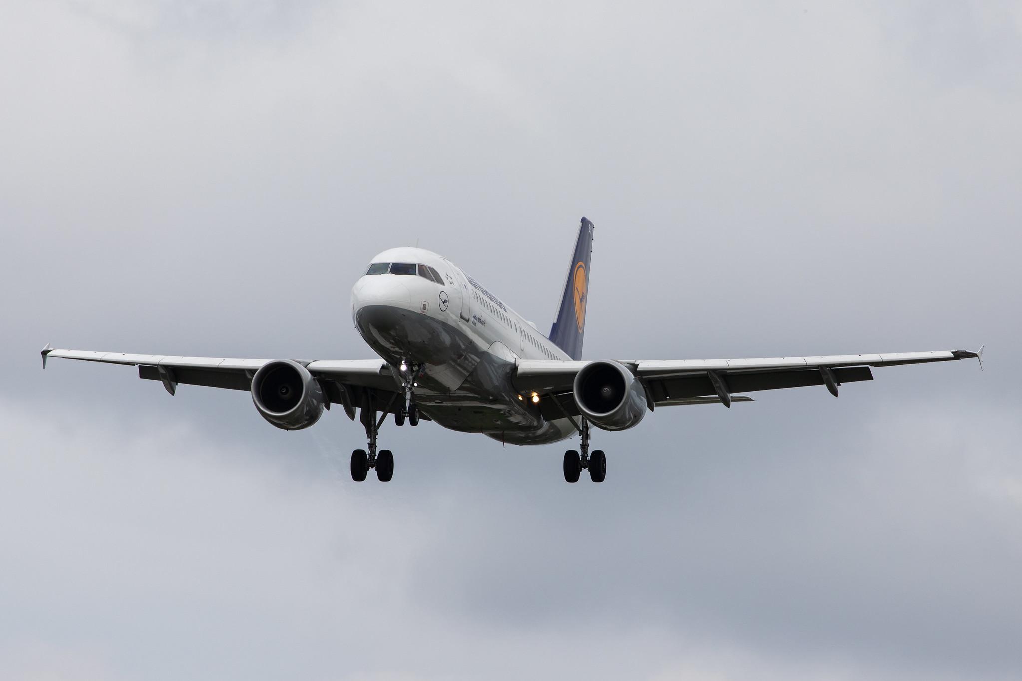 London Heathrow Airport: Lufthansa (LH / DLH) |  Airbus A319-112 A319 | D-AIBB | MSN 4182