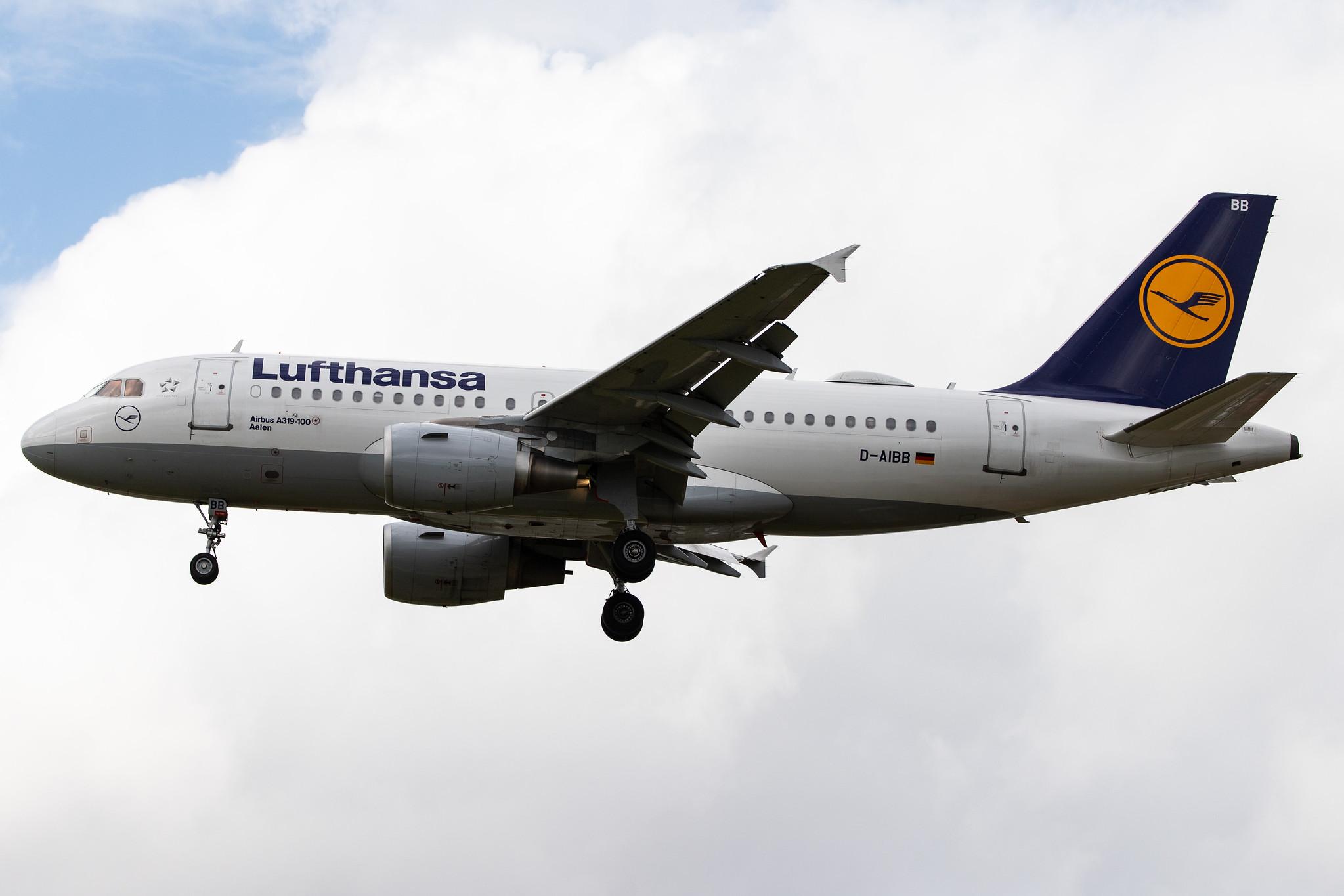 London Heathrow Airport: Lufthansa (LH / DLH) |  Airbus A319-112 A319 | D-AIBB | MSN 4182
