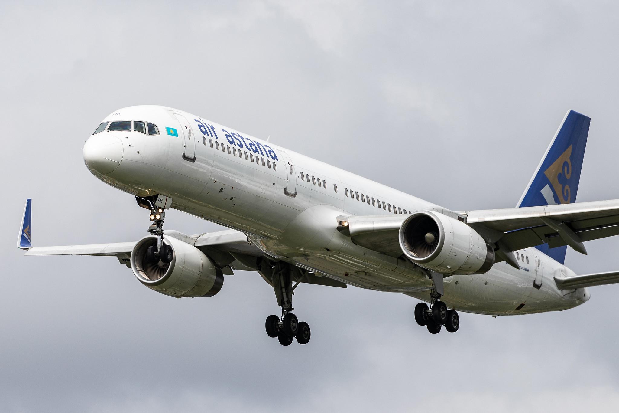 London Heathrow Airport: Air Astana (KC / KZR) |  Boeing 757-2G5 B752 | P4-FAS | MSN 29489