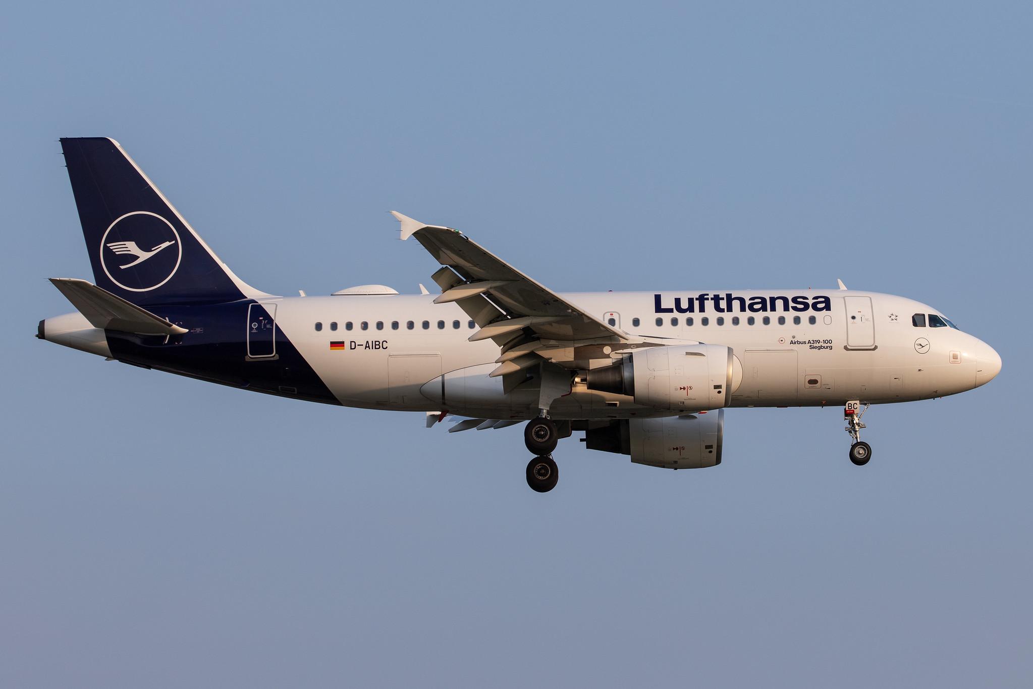 Hamburg Airport: Lufthansa (LH / DLH) |  Airbus A319-112 A319 | D-AIBC | MSN 4332