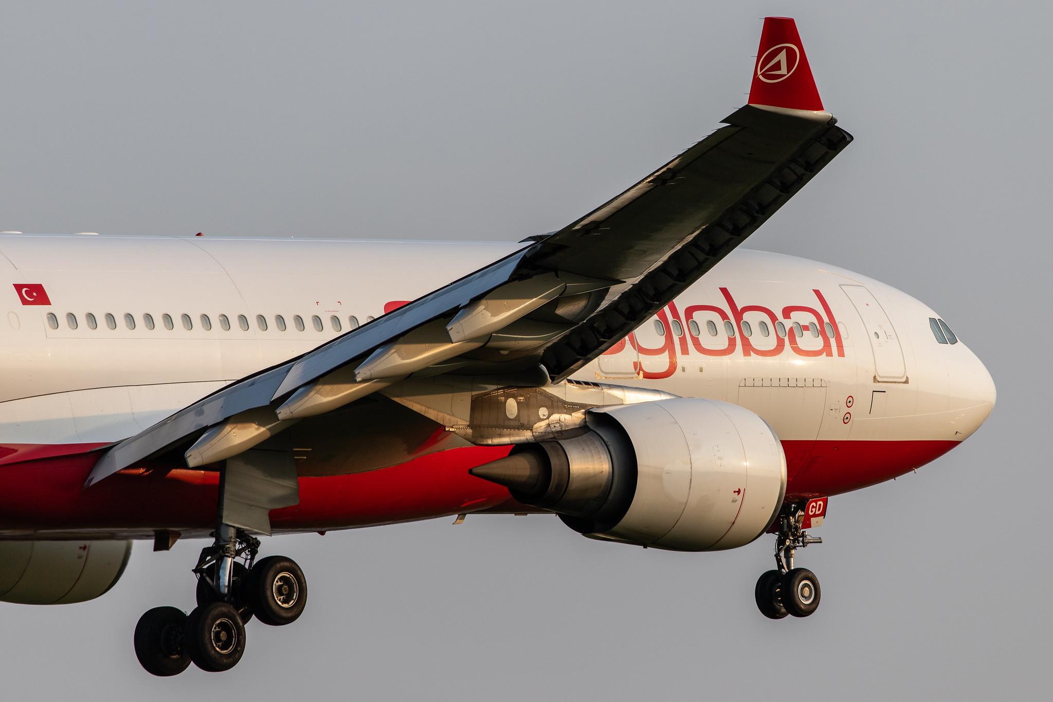 Hamburg Airport: AtlasGlobal (KK / KKK) |  Airbus A330-203 A332 | TC-AGD | MSN 0819