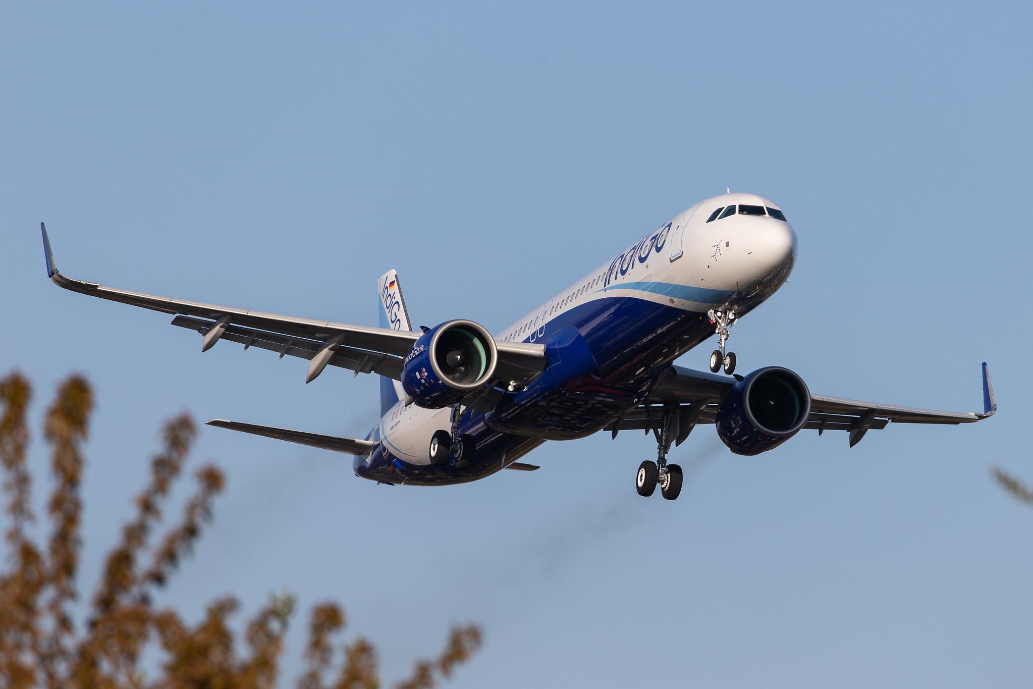Hamburg Airport: Airbus (/ AIB) |  Airbus A321 A321 | D-AZAH | MSN 9301 (IndiGo, Testflug)