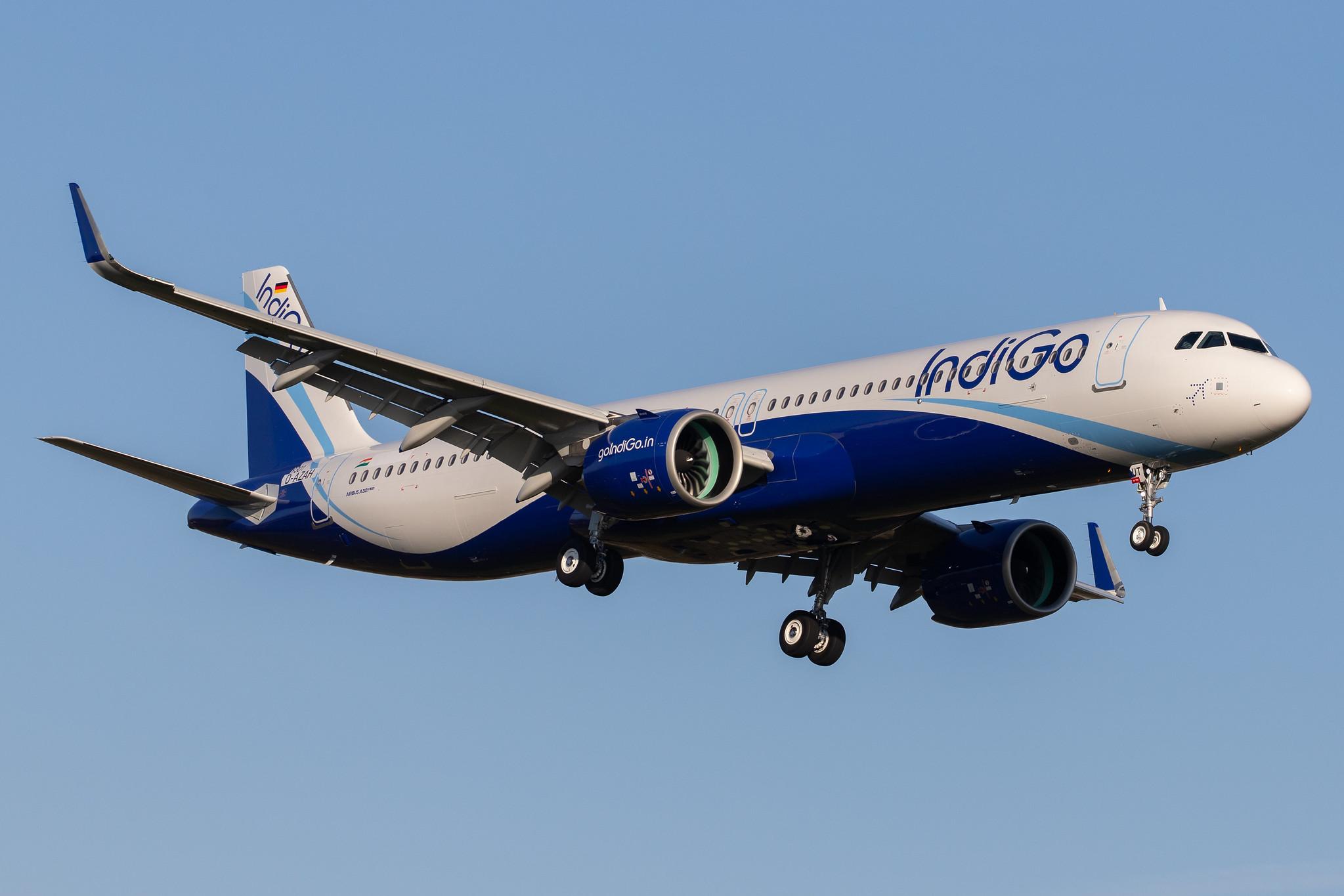 Hamburg Airport: Airbus (/ AIB) |  Airbus A321 A321 | D-AZAH | MSN 9301 (IndiGo, Testflug)