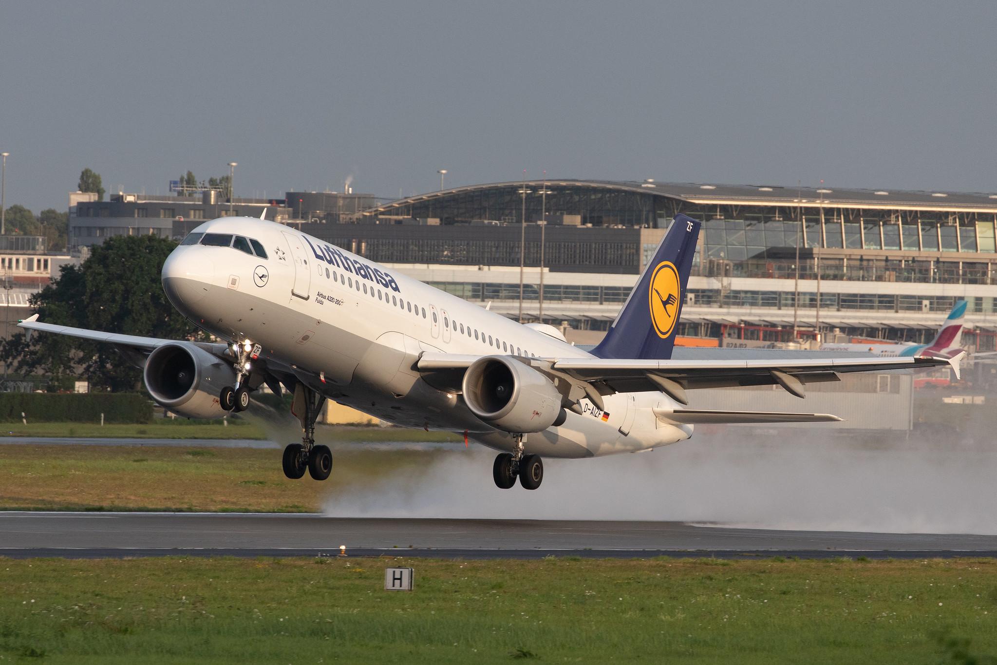Hamburg Airport: Lufthansa (LH / DLH) |  Airbus A320-214 A320 | D-AIZF | MSN 4289
