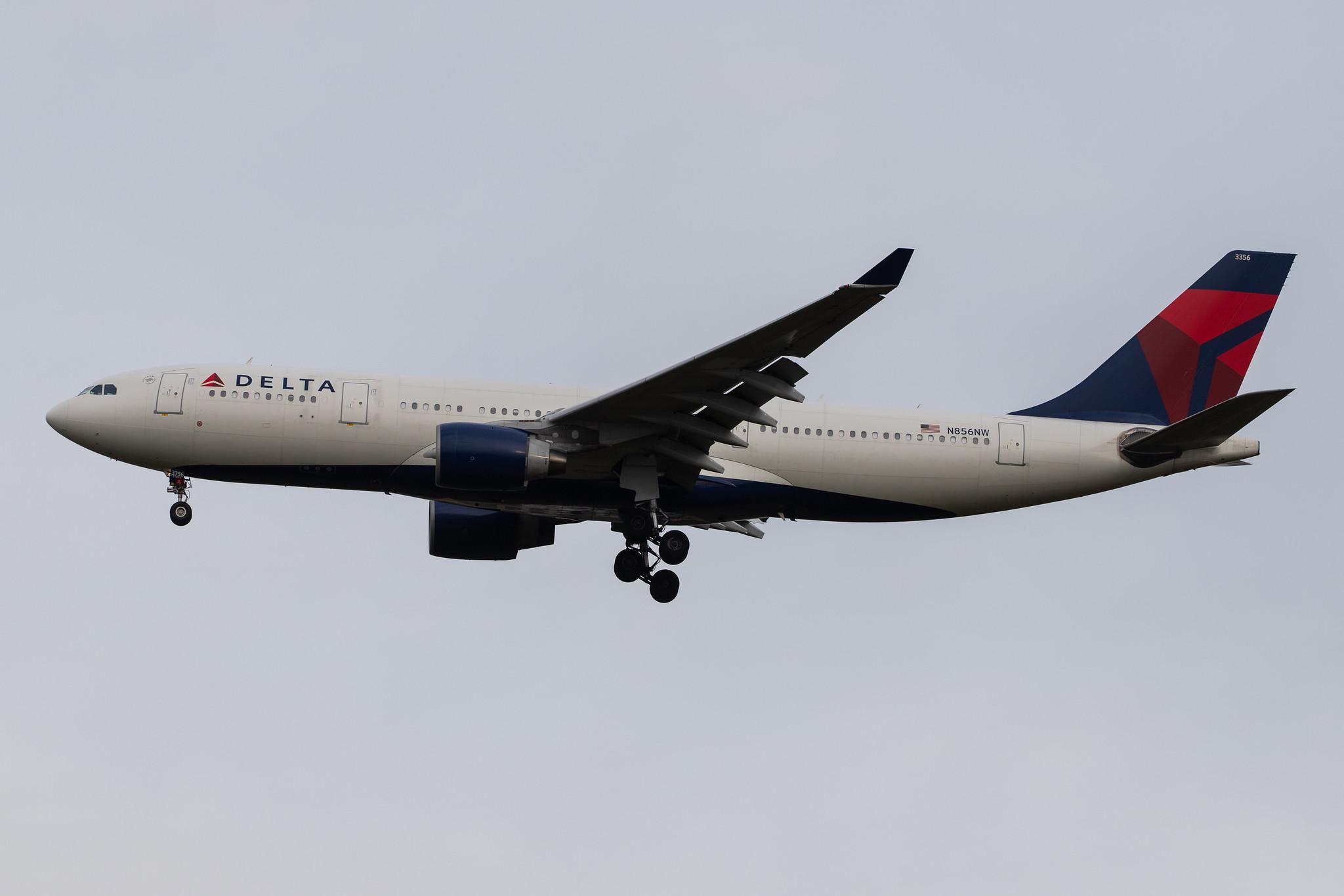 London Heathrow Airport: Delta Air Lines (DL / DAL) |  Airbus A330-223 A332 | N856NW | MSN 0631