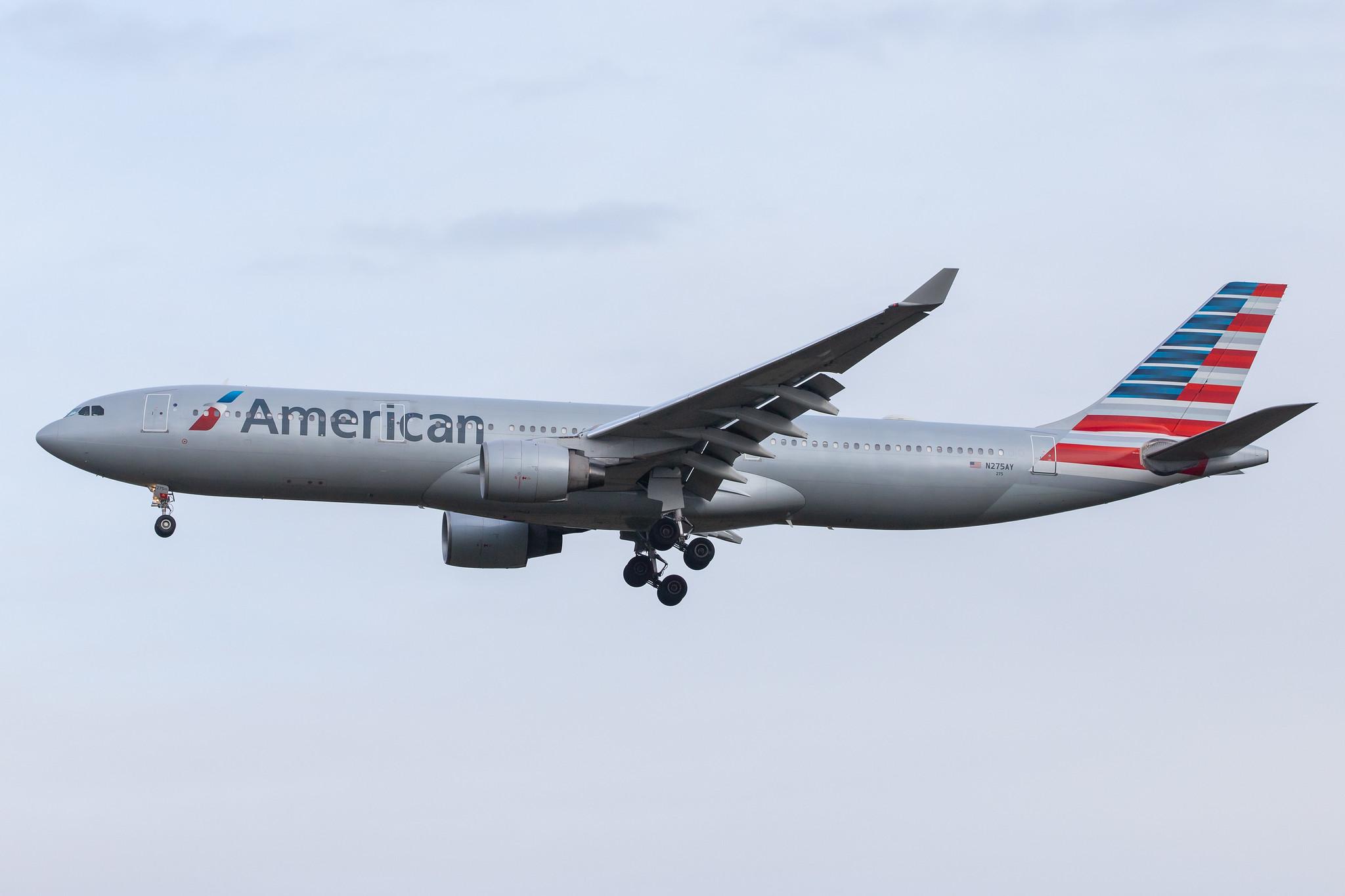 London Heathrow Airport: American Airlines (AA / AAL) |  Airbus A330-323 A333 | N275AY | MSN 0370