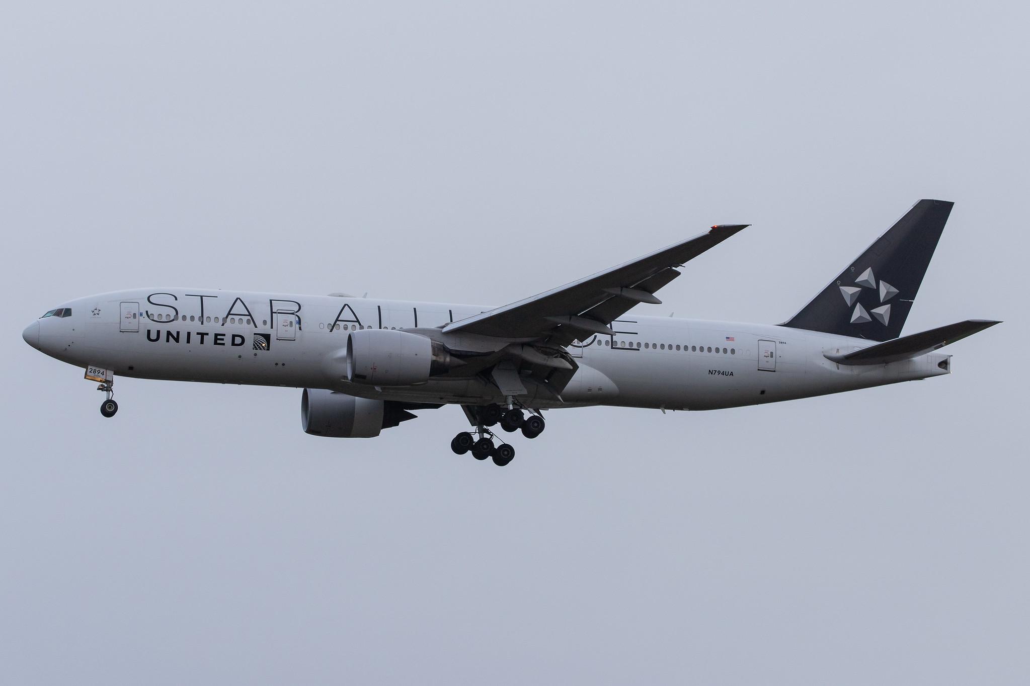 London Heathrow Airport: United Airlines (UA / UAL) |  Livery: Star Alliance Livery |  Boeing 777-222(ER) B772 | N794UA | MSN 26953