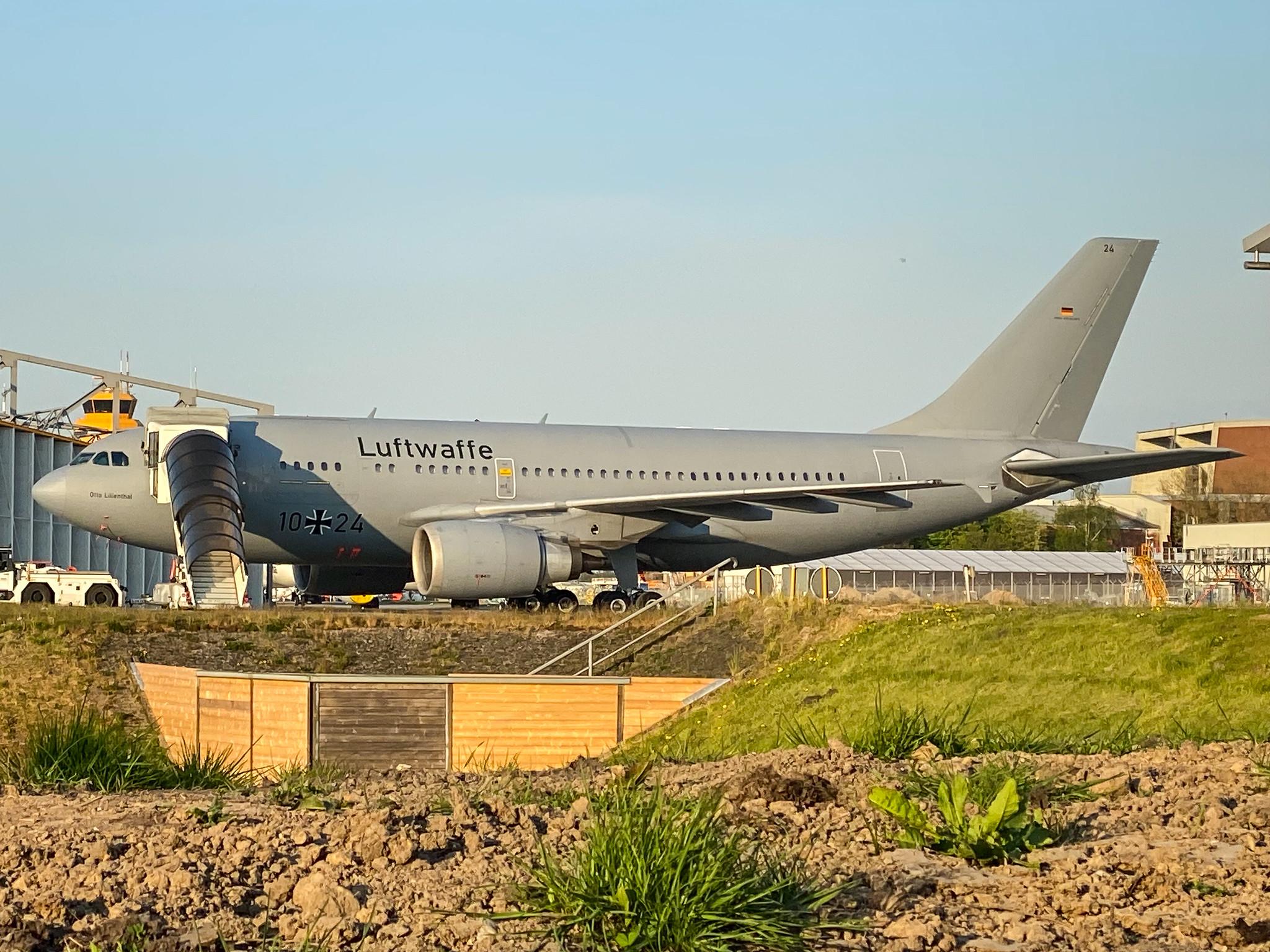 Hamburg Airport: German Air Force (/ GAF) |  Airbus A310-304 MRTT A310 | 10+24 | MSN 434