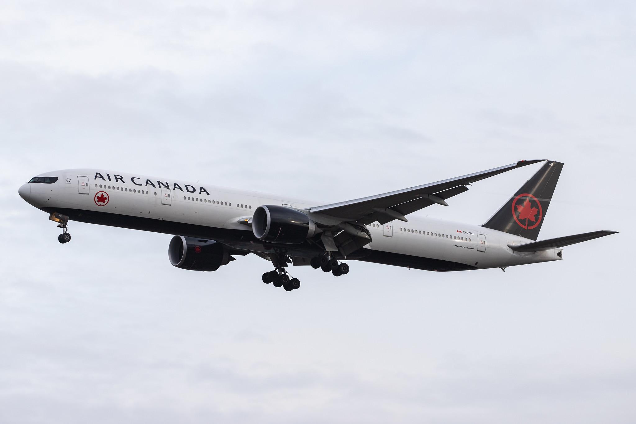 London Heathrow Airport: Air Canada (AC / ACA) |  Boeing 777-333(ER) B77W | C-FIVW | MSN 42218