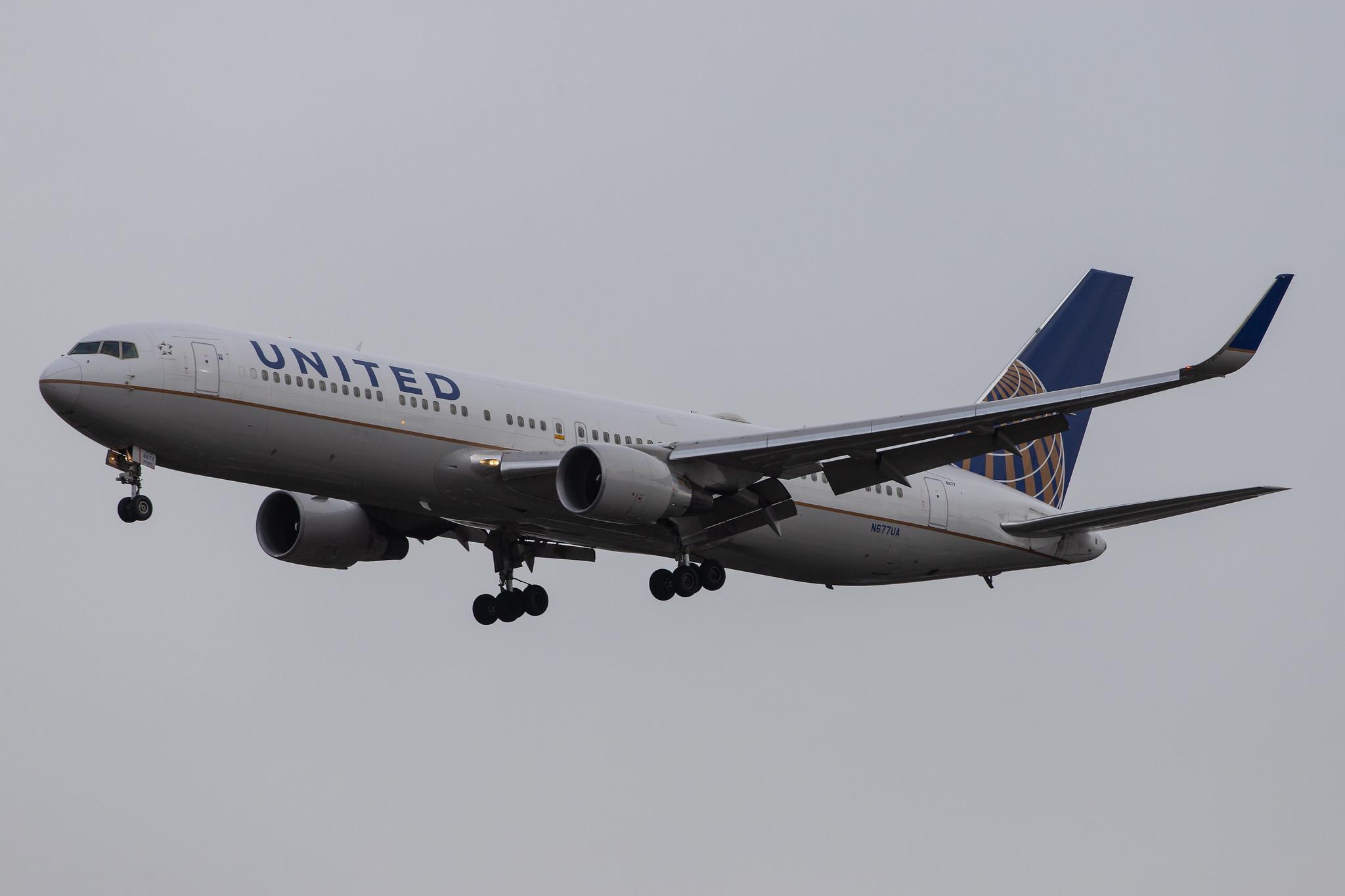 London Heathrow Airport: United Airlines (UA / UAL) |  Boeing 767-322(ER) B763 | N677UA | MSN 30029