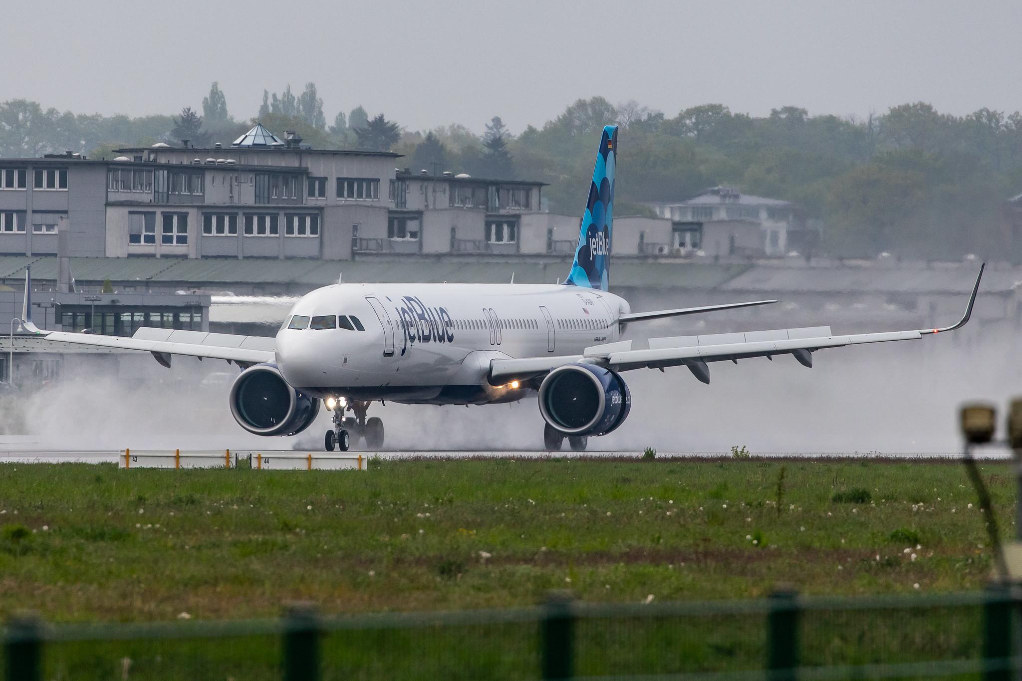 Flugplatz Hamburg-Finkenwerder: Airbus (/ AIB) |  Airbus A321-271NX A21N | D-AZAF | MSN 9377 (Future: JetBlue Airways B6 / JBU, N2048J)