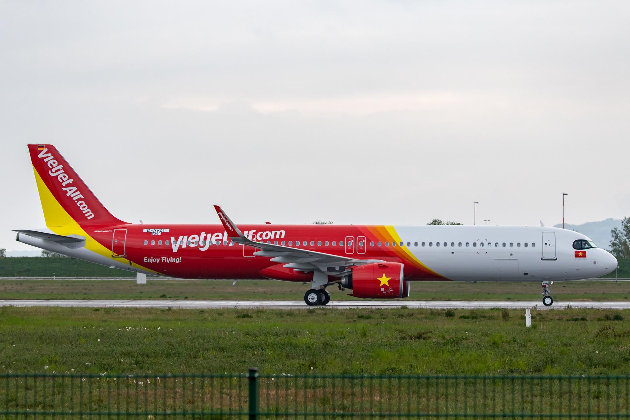 Flugplatz Hamburg-Finkenwerder: Airbus (/ AIB) |  Airbus A321-271NX A21N | D-AVZY | MSN 9364 (Future: VietJetAir, VN-A523)