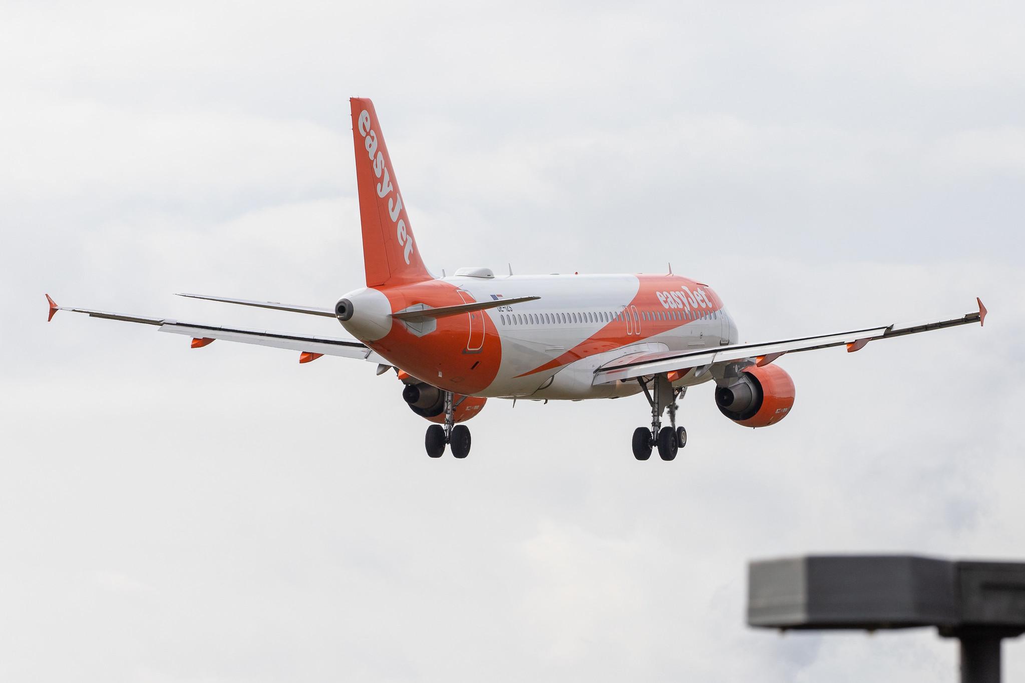 Flughafen Berlin Tegel (TXL): easyJet (U2 / EZY) | Operator: easyJet Europe |  Airbus A320-214 A320 | OE-IZS | MSN 3945