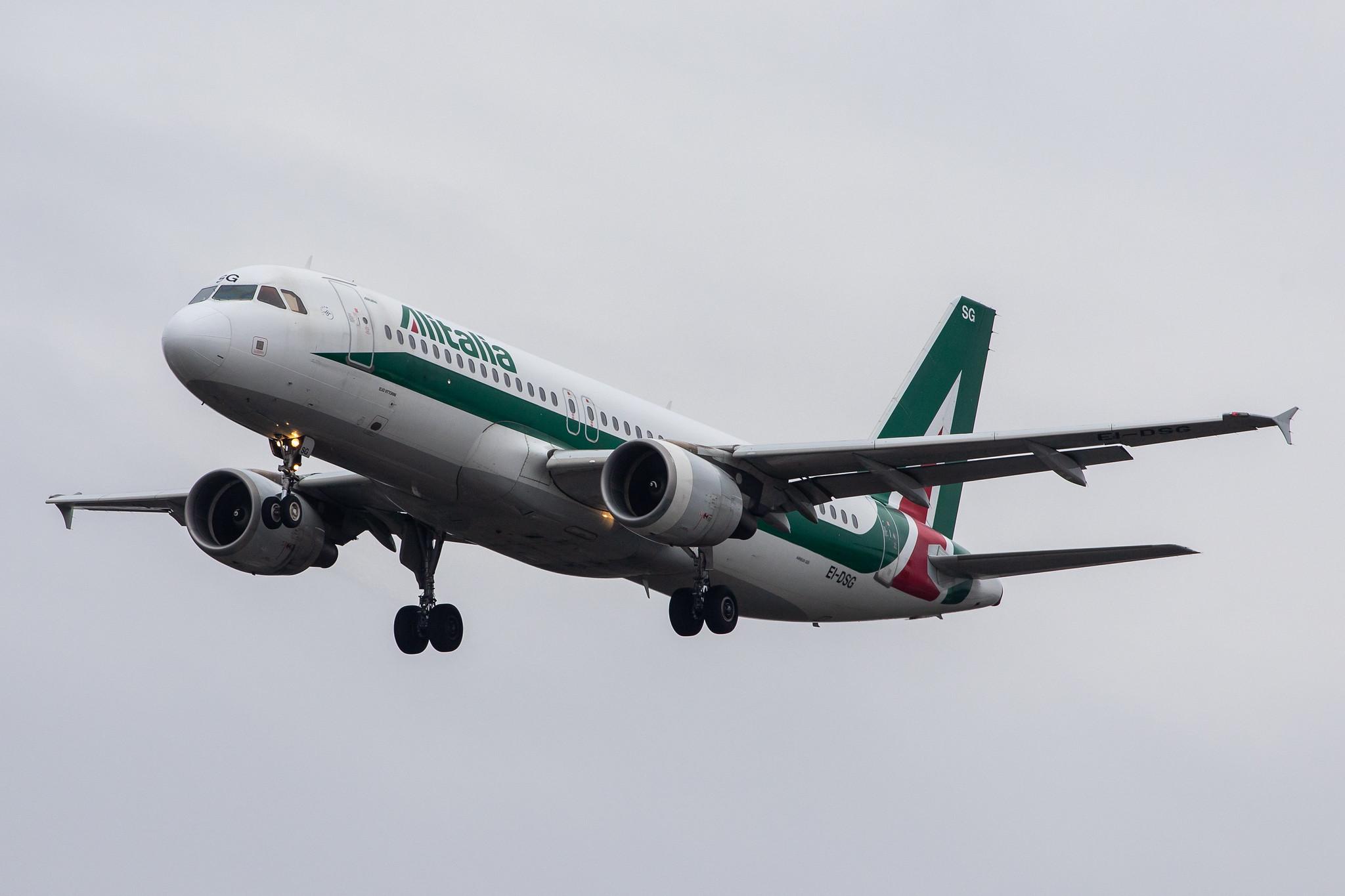 Flughafen Berlin Tegel (TXL): Alitalia (AZ / AZA) |  Airbus A320-216 A320 | EI-DSG | MSN 3115