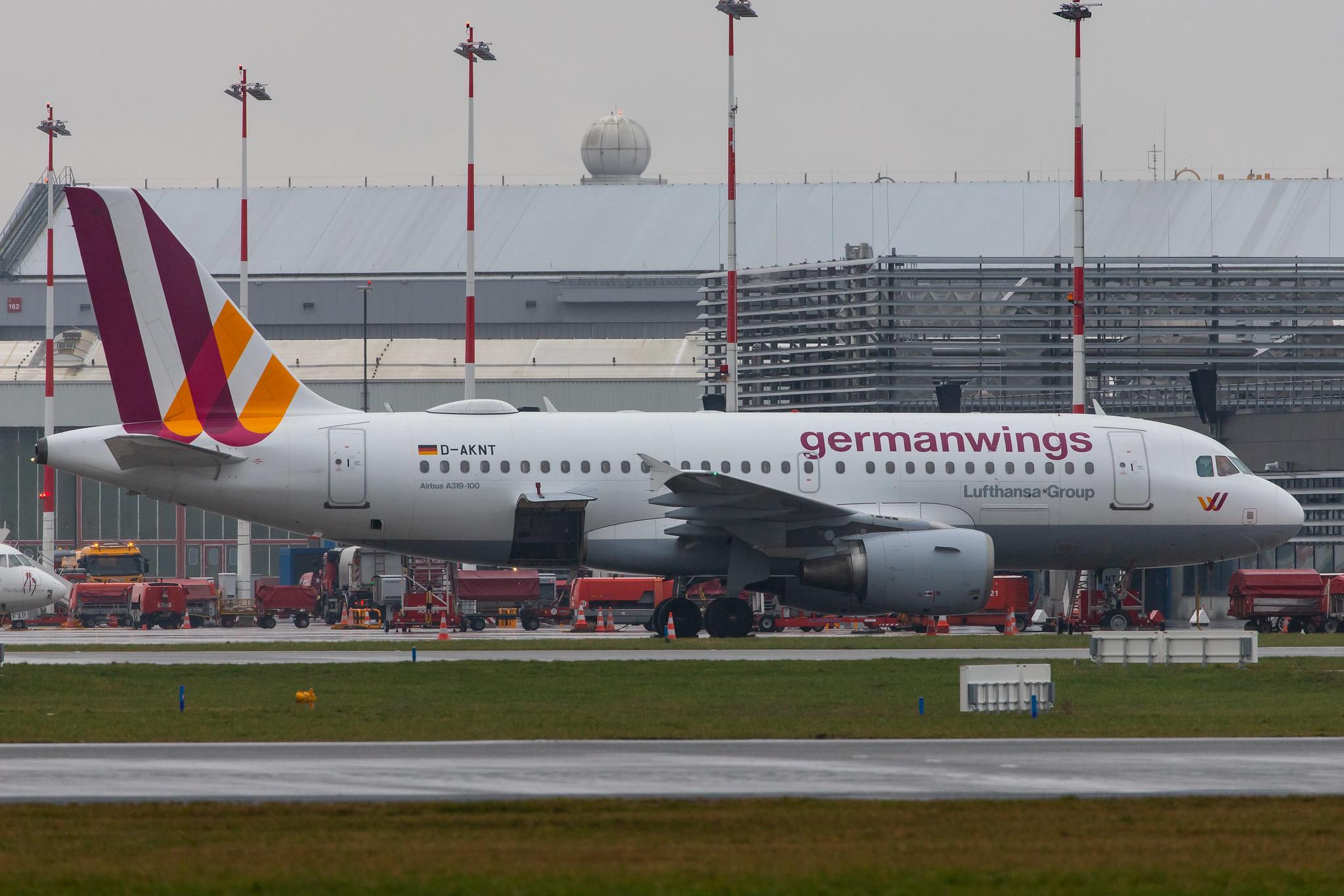 Hamburg Airport Apron: Eurowings (EW / EWG) |  Airbus A319-112 A319 | D-AKNT | MSN 2607
