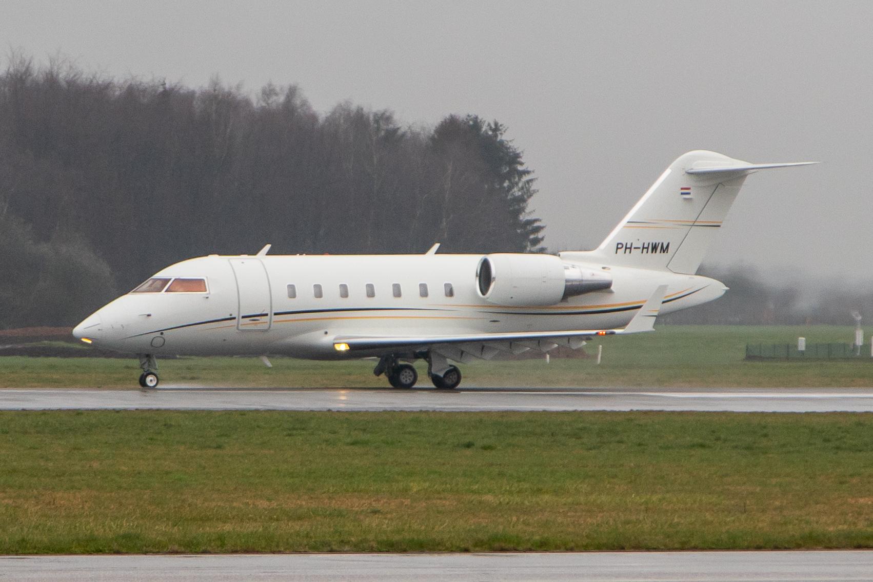 Hamburg Airport Apron: JetNetherlands |  Bombardier Challenger 605 CL60 | PH-HWM | MSN 5937
