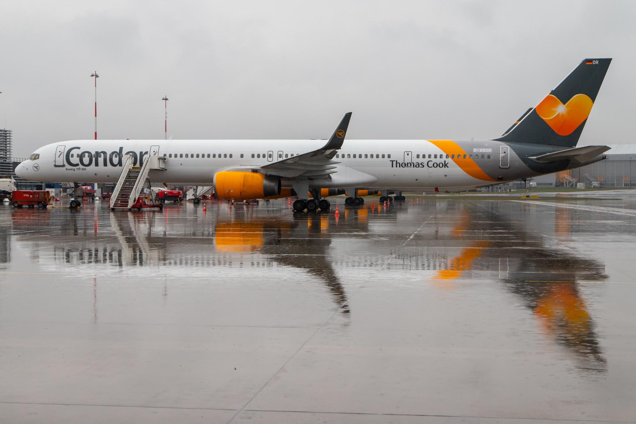 Hamburg Airport Apron: Condor (DE / CFG) |  Boeing 757-3CQ B753 | D-ABOR | MSN 32242