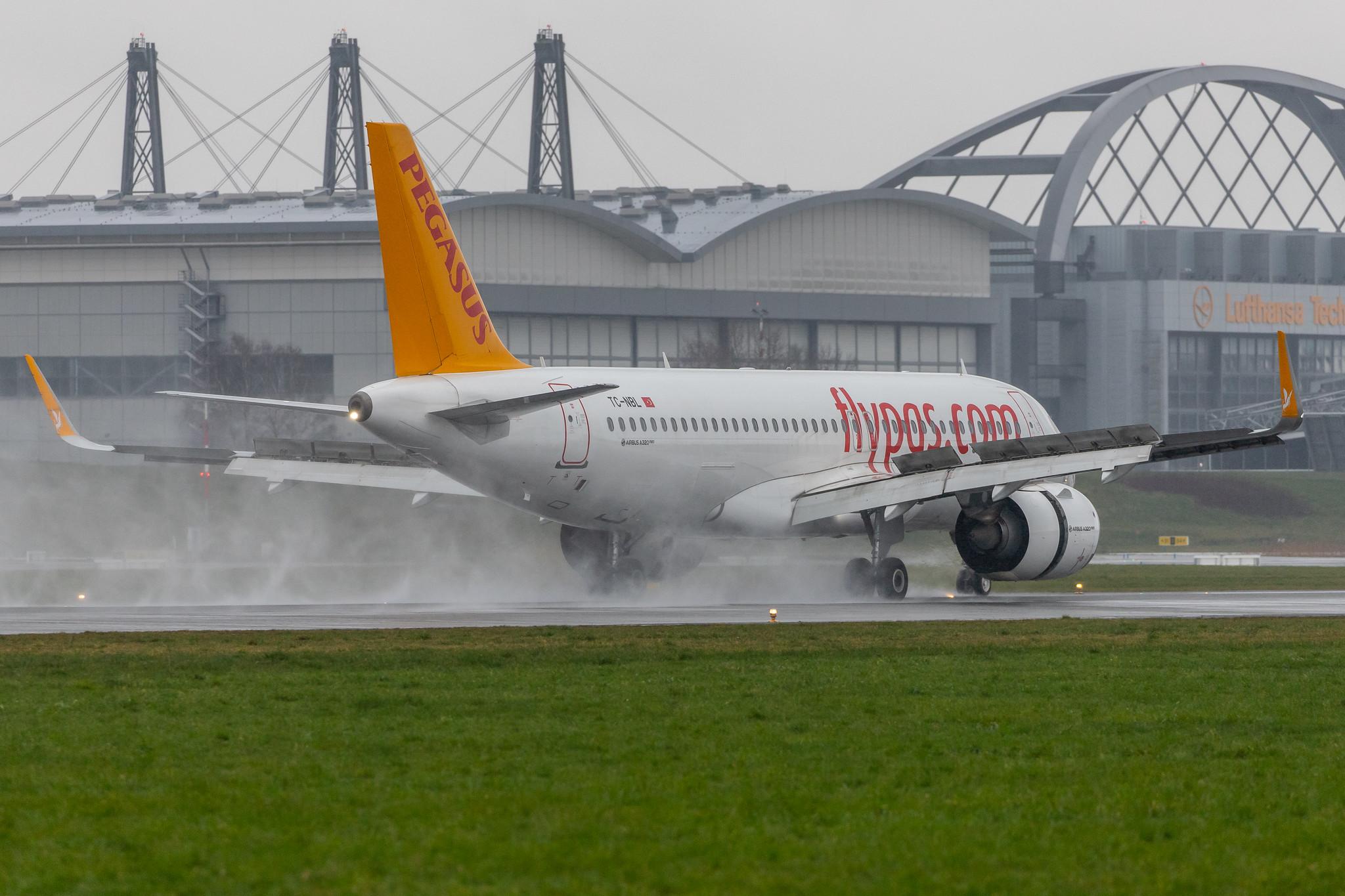 Hamburg Airport Apron: Pegasus Airlines (PC / PGT) |  Airbus A320-251N A20N | TC-NBL | MSN 7850