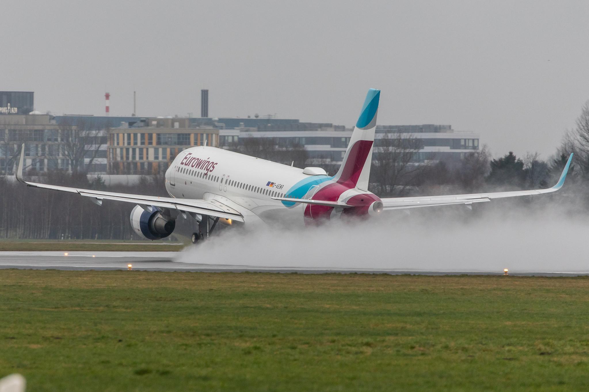 Hamburg Airport Apron: Eurowings (EW / EWG) |  Airbus A320-214 A320 | D-AEWR | MSN 7412