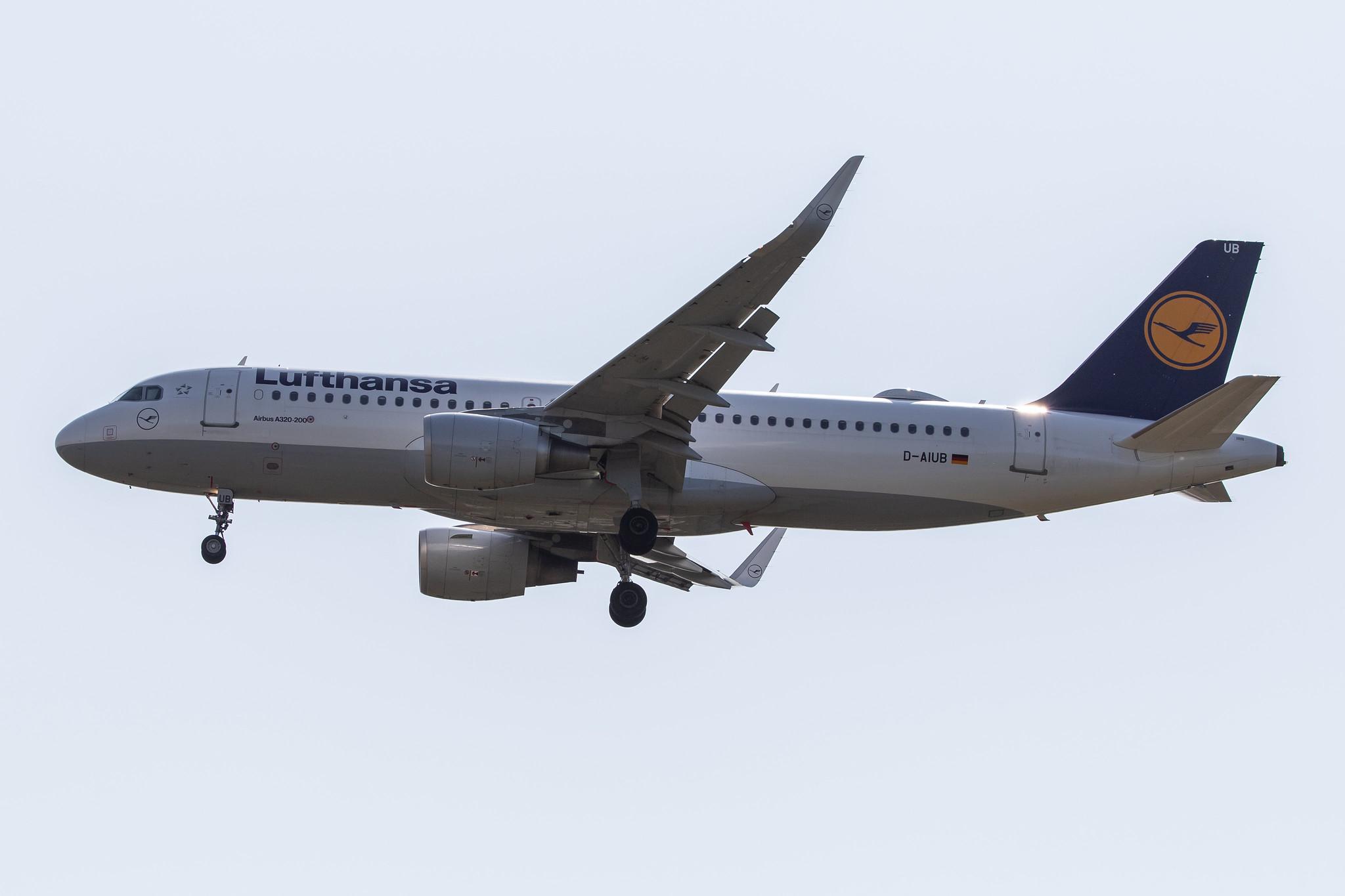 Frankfurt Airport: Lufthansa (LH / DLH) |  Airbus A320-214 A320 | D-AIUB | MSN 5972