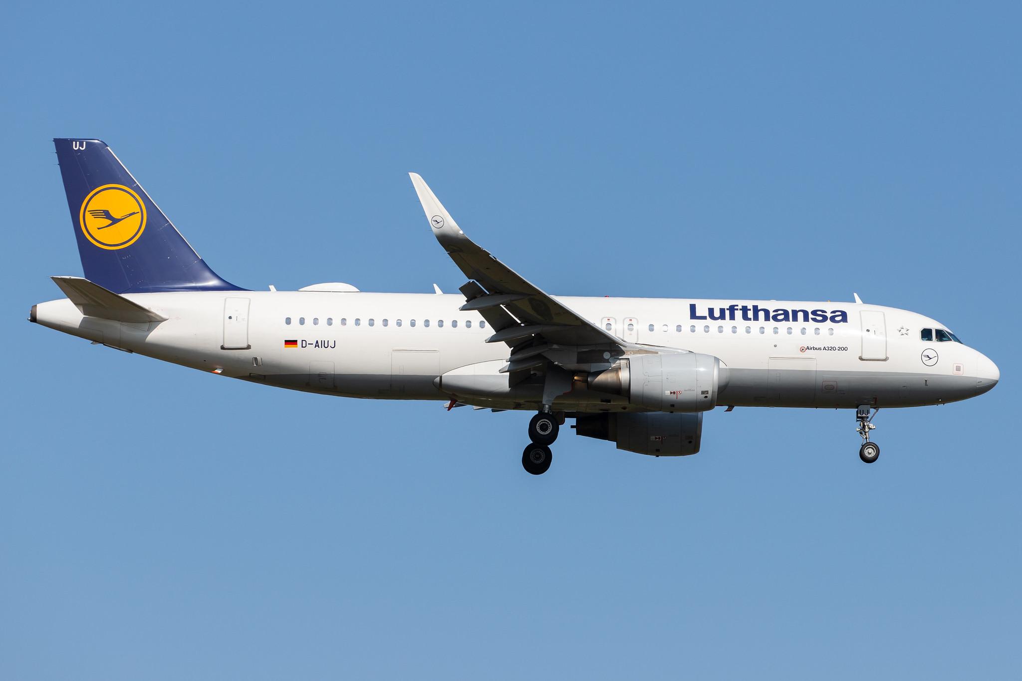 Frankfurt Airport: Lufthansa (LH / DLH) |  Airbus A320-214 A320 | D-AIUJ | MSN 6301