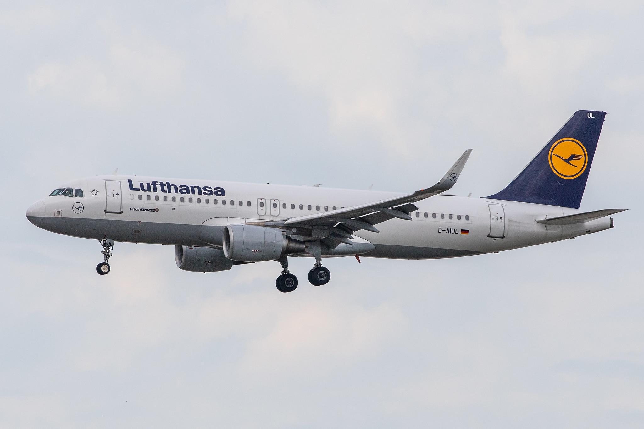 Frankfurt Airport: Lufthansa (LH / DLH) |  Airbus A320-214 A320 | D-AIUL | MSN 6521