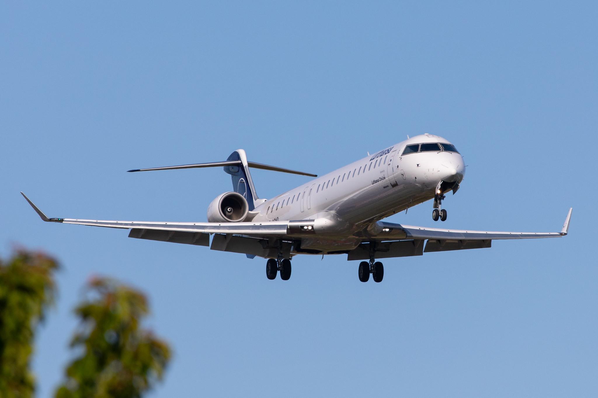 Hamburg Airport: Lufthansa (LH / DLH) | Operator: Lufthansa CityLine |  Bombardier CRJ-900LR CRJ9 | D-ACNQ | MSN 15260