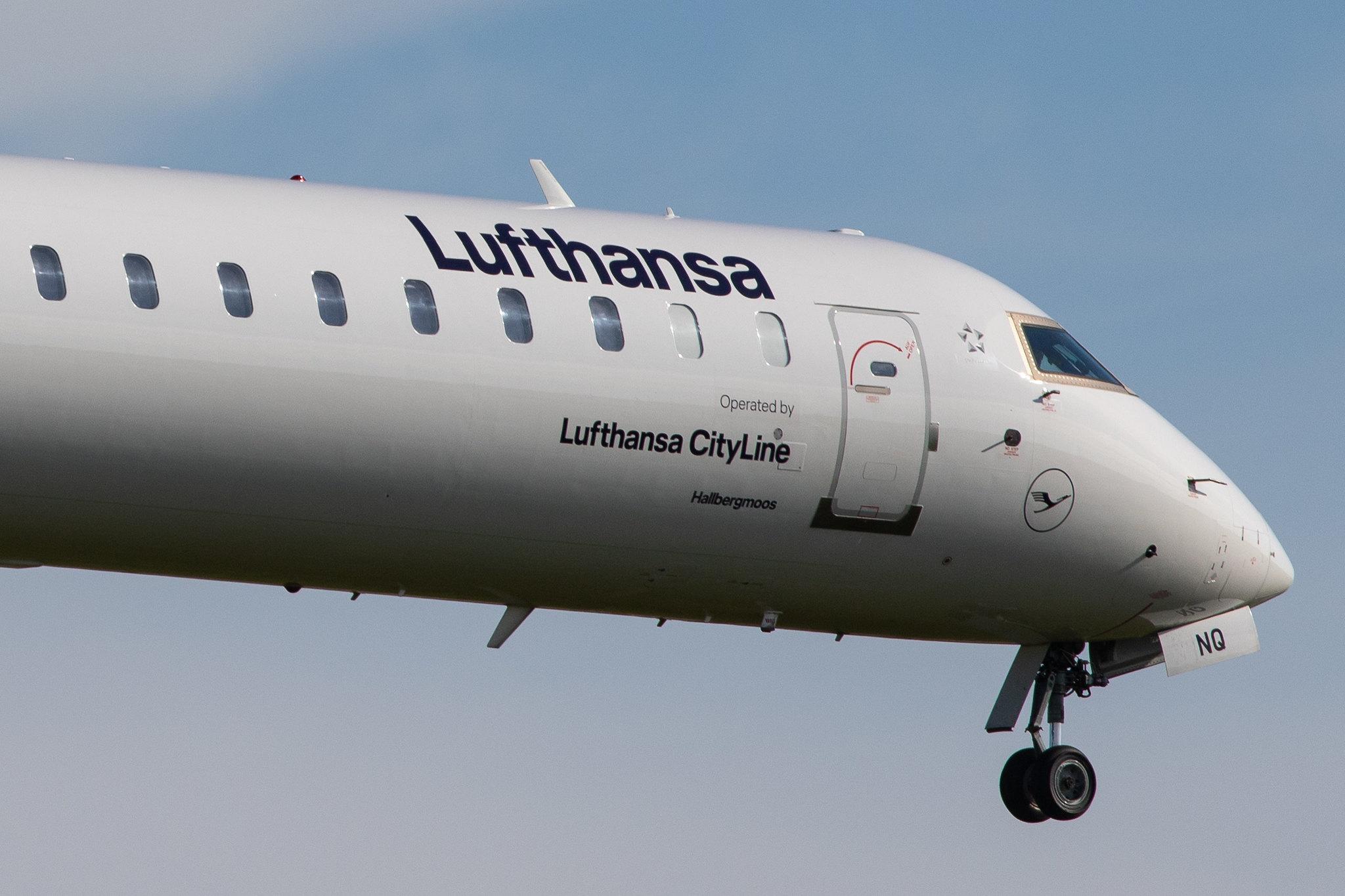 Hamburg Airport: Lufthansa (LH / DLH) | Operator: Lufthansa CityLine |  Bombardier CRJ-900LR CRJ9 | D-ACNQ | MSN 15260
