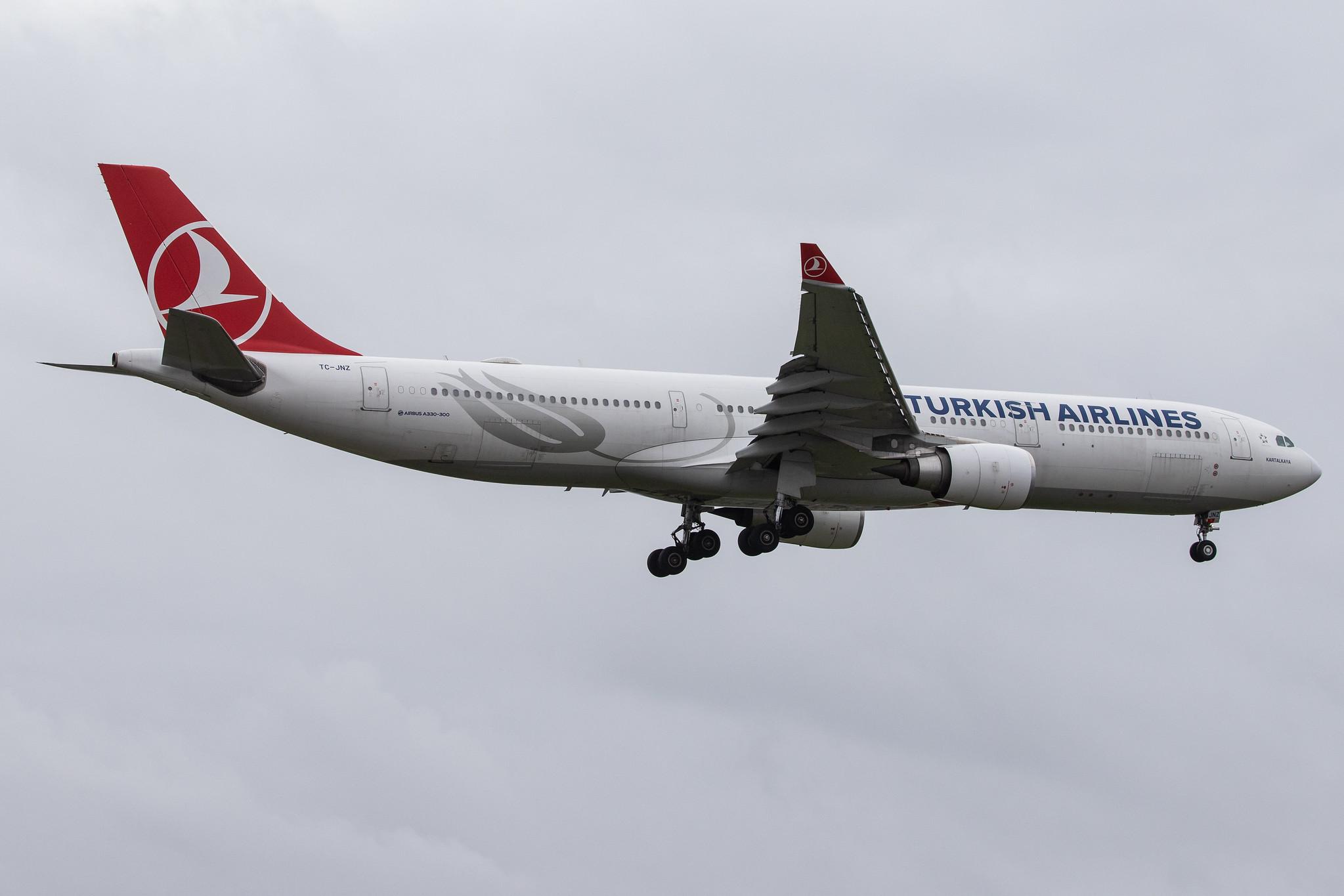 London Heathrow Airport: Turkish Airlines (TK / THY) |  Airbus A330-303 A333 | TC-JNZ | MSN 1487