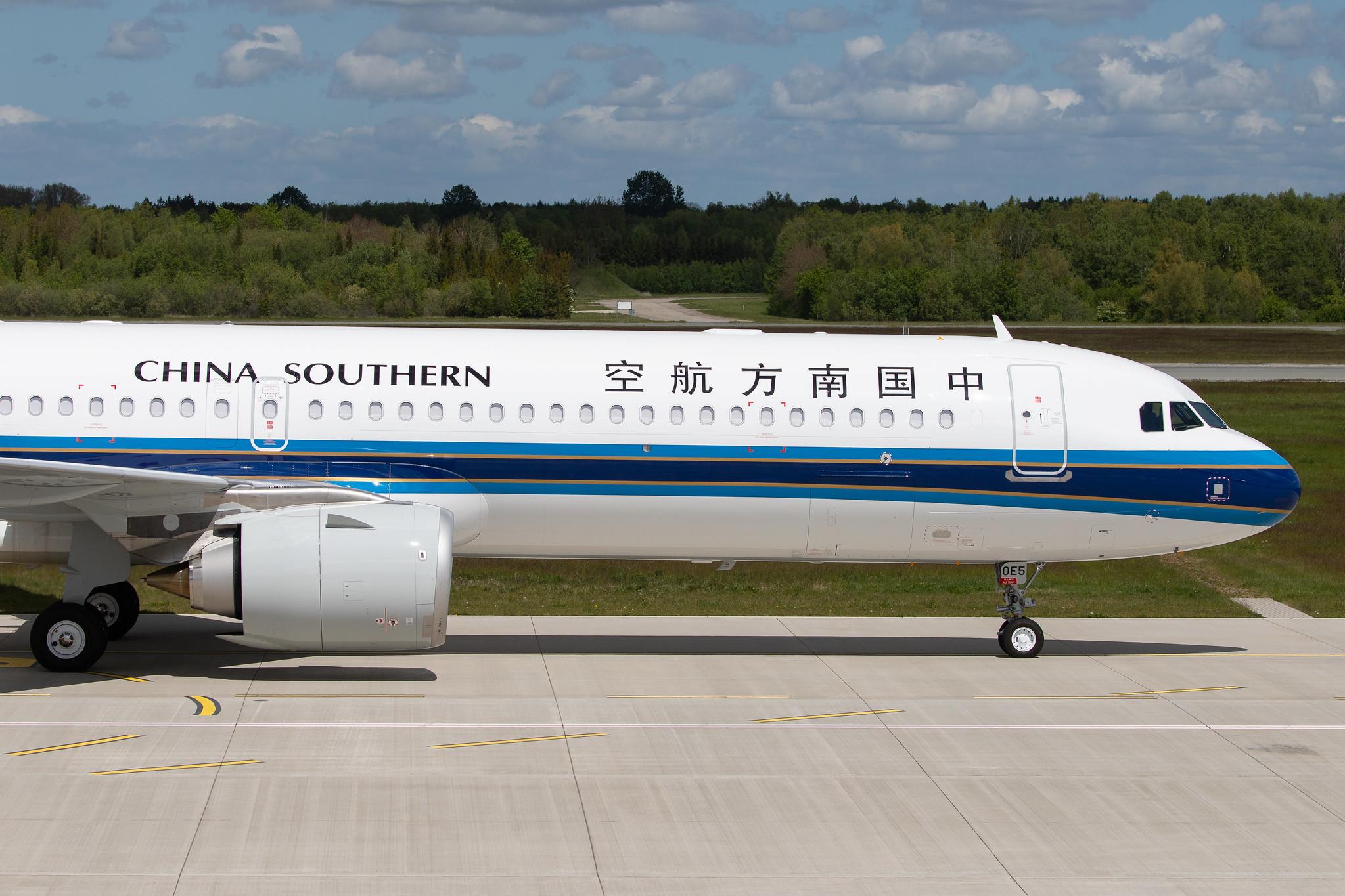 Flughafen Rostock-Laage: China Southern Airlines (CZ/ CSN) |  Airbus A321-253NX A21N | D-AVXW | MSN 9288