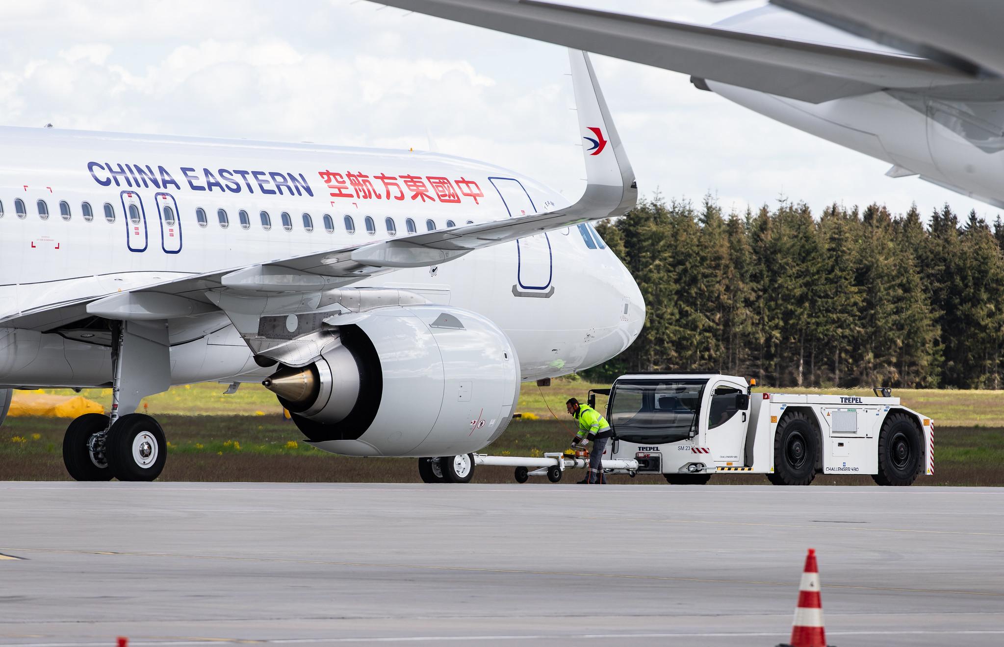 Flughafen Rostock-Laage: China Eastern Airlines (MU/ CES) |  Airbus A320-251N A20N | D-AVVX | MSN 9219