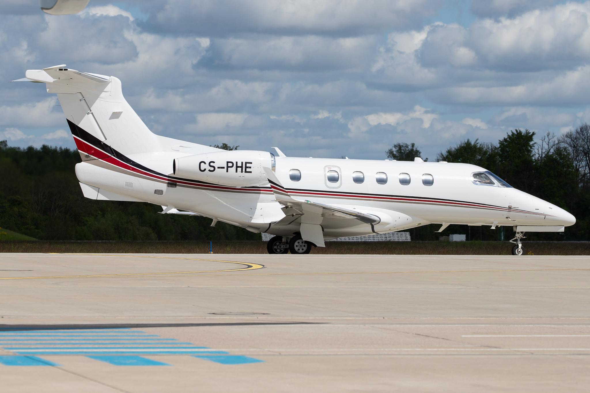 Flughafen Rostock-Laage: Netjets Europe (/ NJE) | Operator: NetJets |  Embraer Phenom 300 E55P | CS-PHE | MSN 50500252