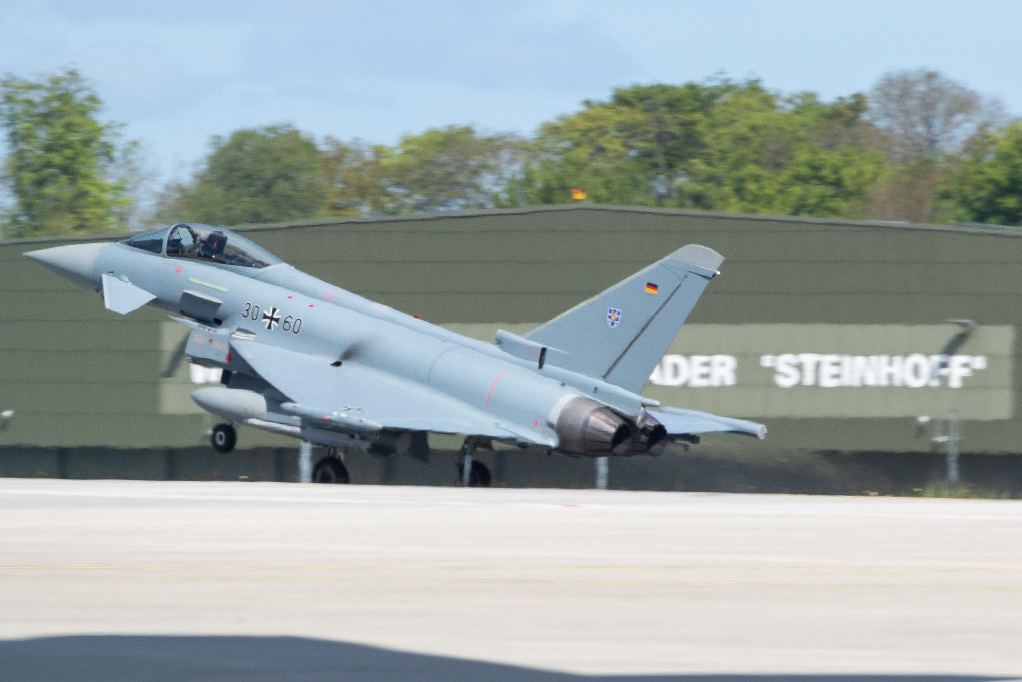 Flughafen Rostock-Laage: German Air Force |  Eurofighter Typhoon EF2000 EUFI  | 30+60 | MSN GS0043