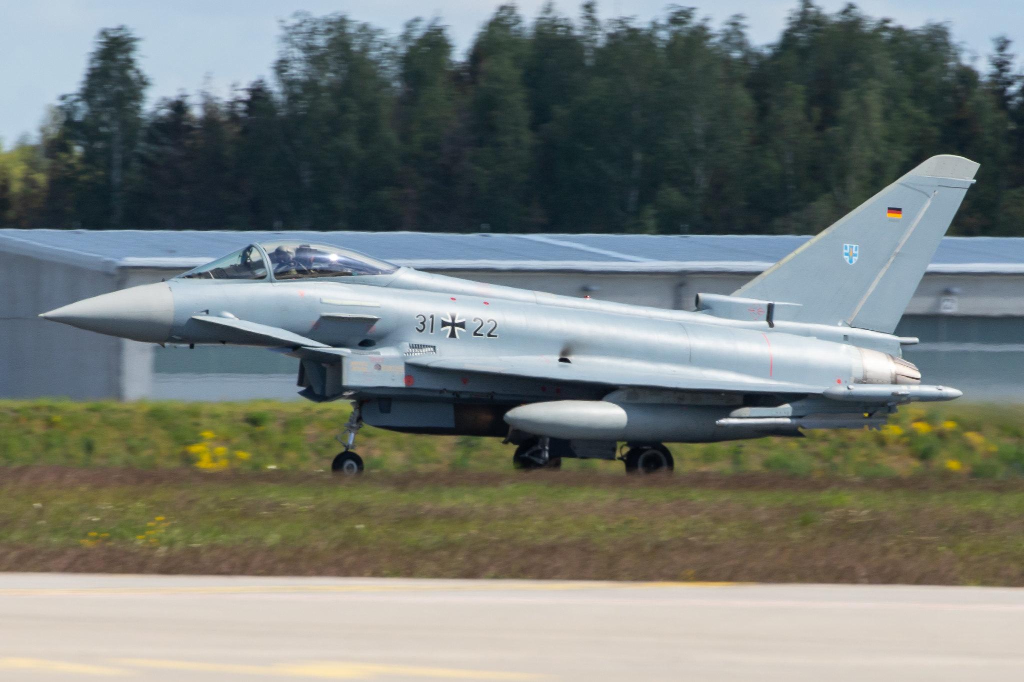 Flughafen Rostock-Laage: German Air Force |  Eurofighter Typhoon EF2000 EUFI  | 31+22 | MSN AS015