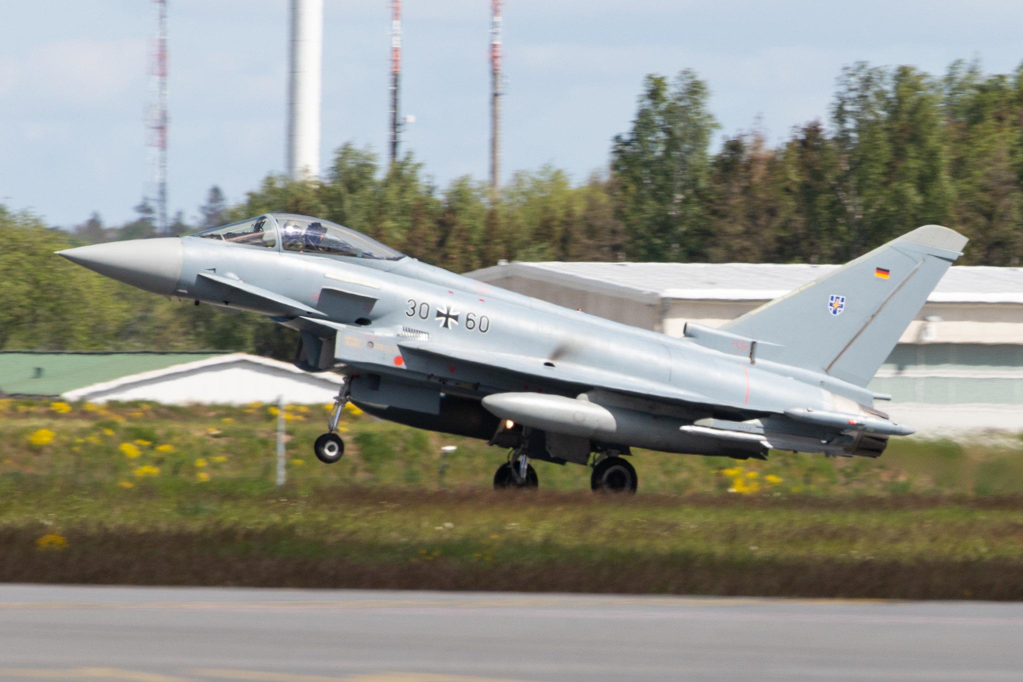 Flughafen Rostock-Laage: German Air Force |  Eurofighter Typhoon EF2000 EUFI  | 30+60 | MSN GS0043