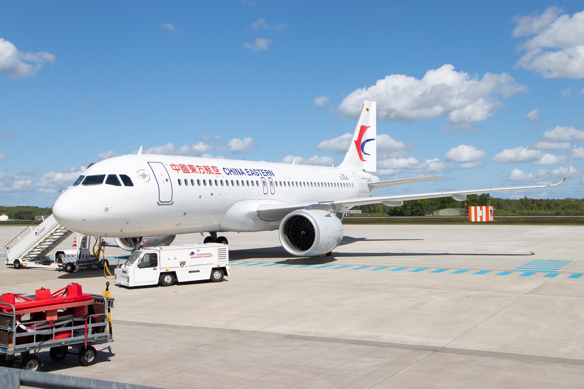 Flughafen Rostock-Laage: China Eastern Airlines (MU / CES) |  Airbus A320-251N A20N | D-AXAG | MSN 9268