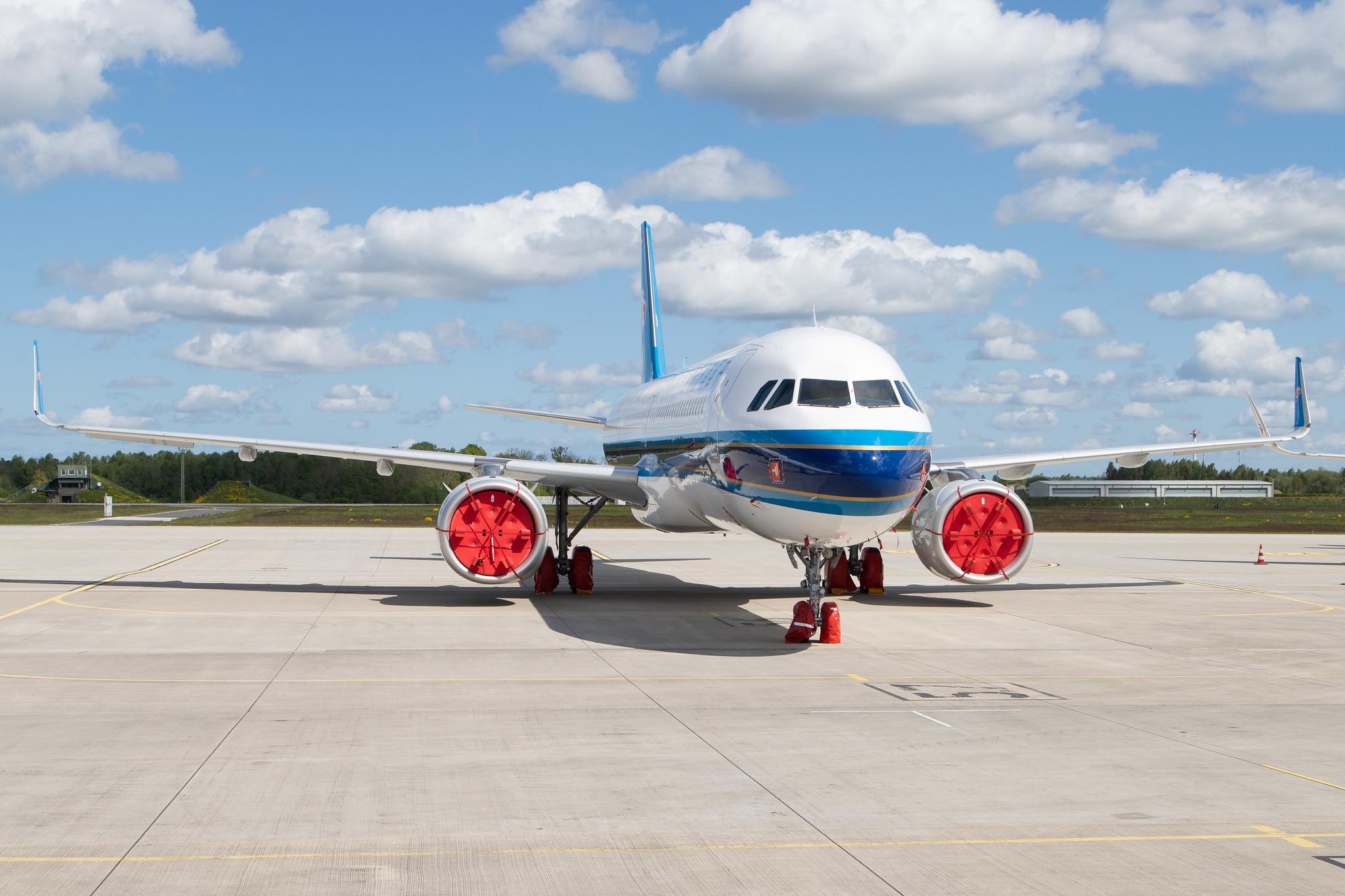 Flughafen Rostock-Laage: China Southern Airlines  (CZ / CSN) | Airbus A321-253NX A21N | D-AVXS | MSN 9325