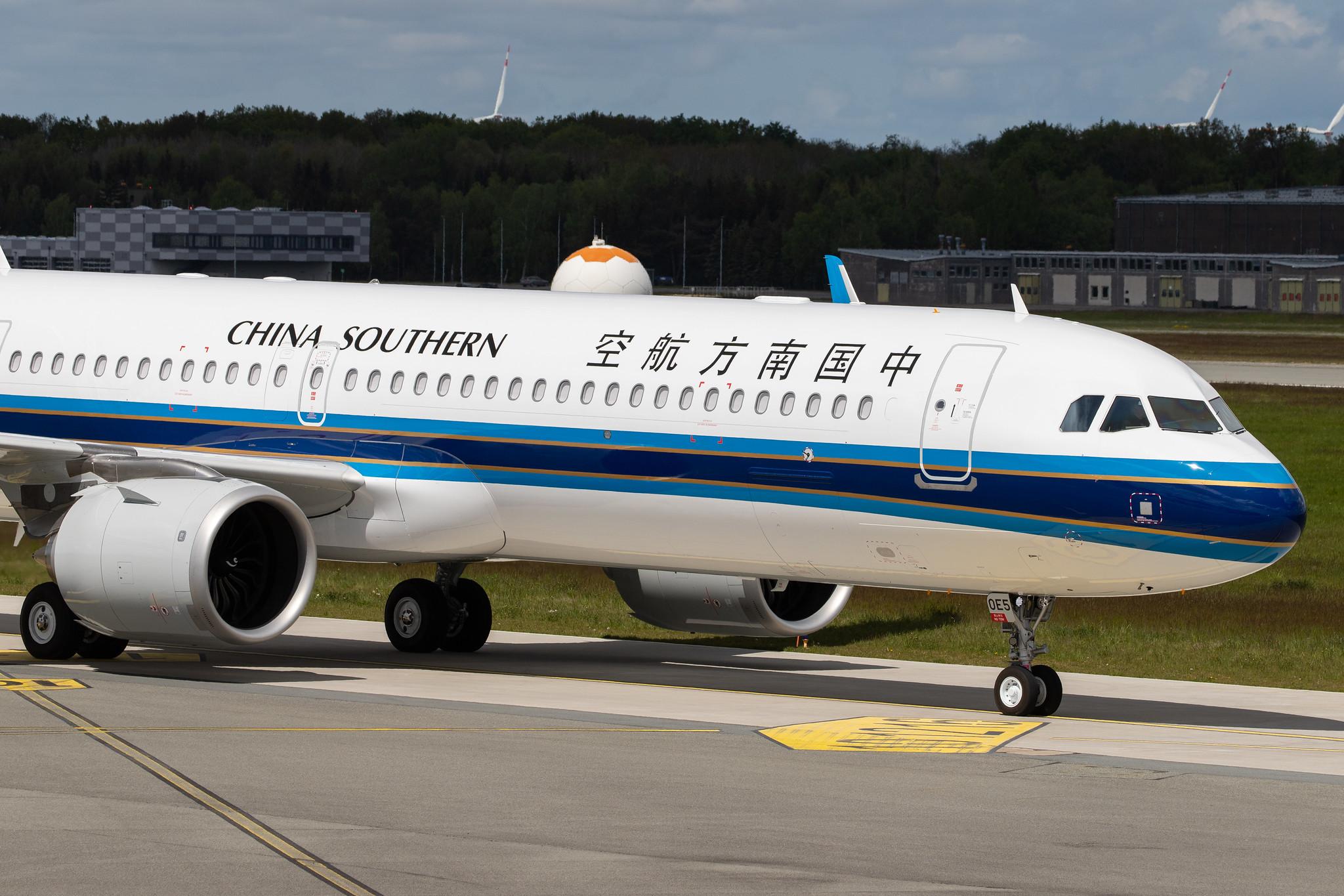 Flughafen Rostock-Laage: China Southern Airlines (CZ/ CSN) |  Airbus A321-253NX A21N | D-AVXW | MSN 9288